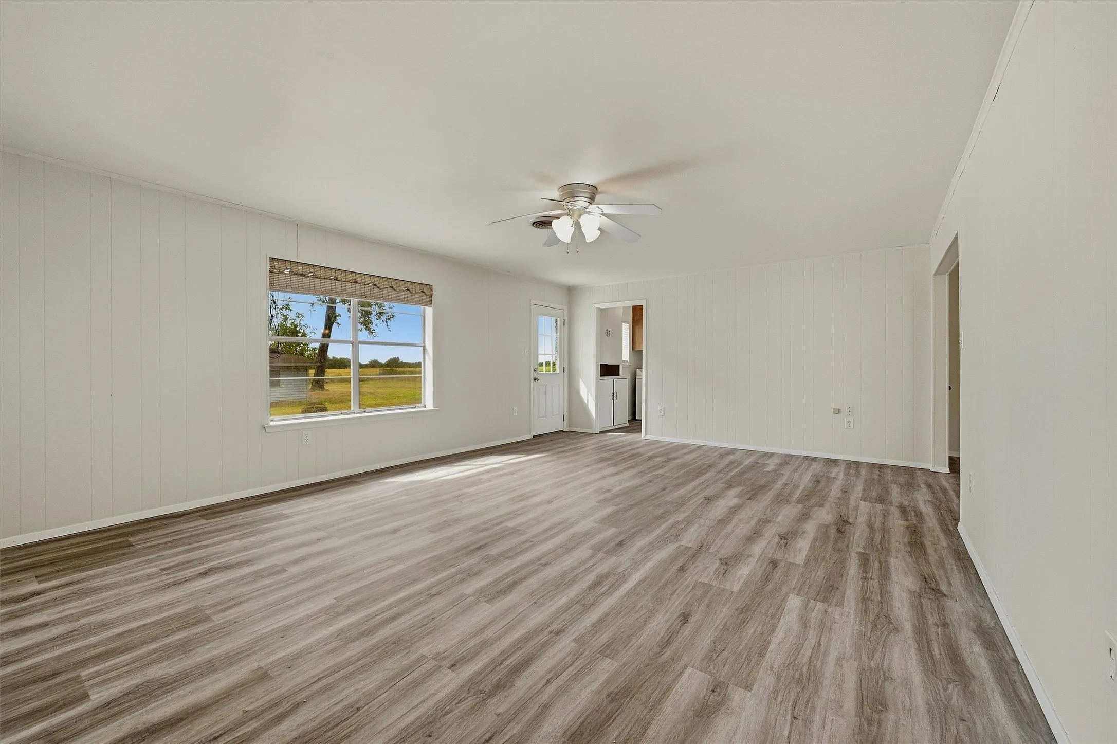 Single Family Residence For Sale in Grayson County , 400 E Murdock Street, Collinsville, Texas 76233, 3 Bedroom, 2 Bathroom, 1 Garage spaces, 1,476 Sqft, built in 1978, mls#21390721, Real Estate Agent in Collinsville, Homes For Sale in Grayson county, Homes For Sale in Collinsville, Realtor in Collinsville Texas, Real Estate Brokerage Independent Realty Texas, Luminita Cordes Realtor