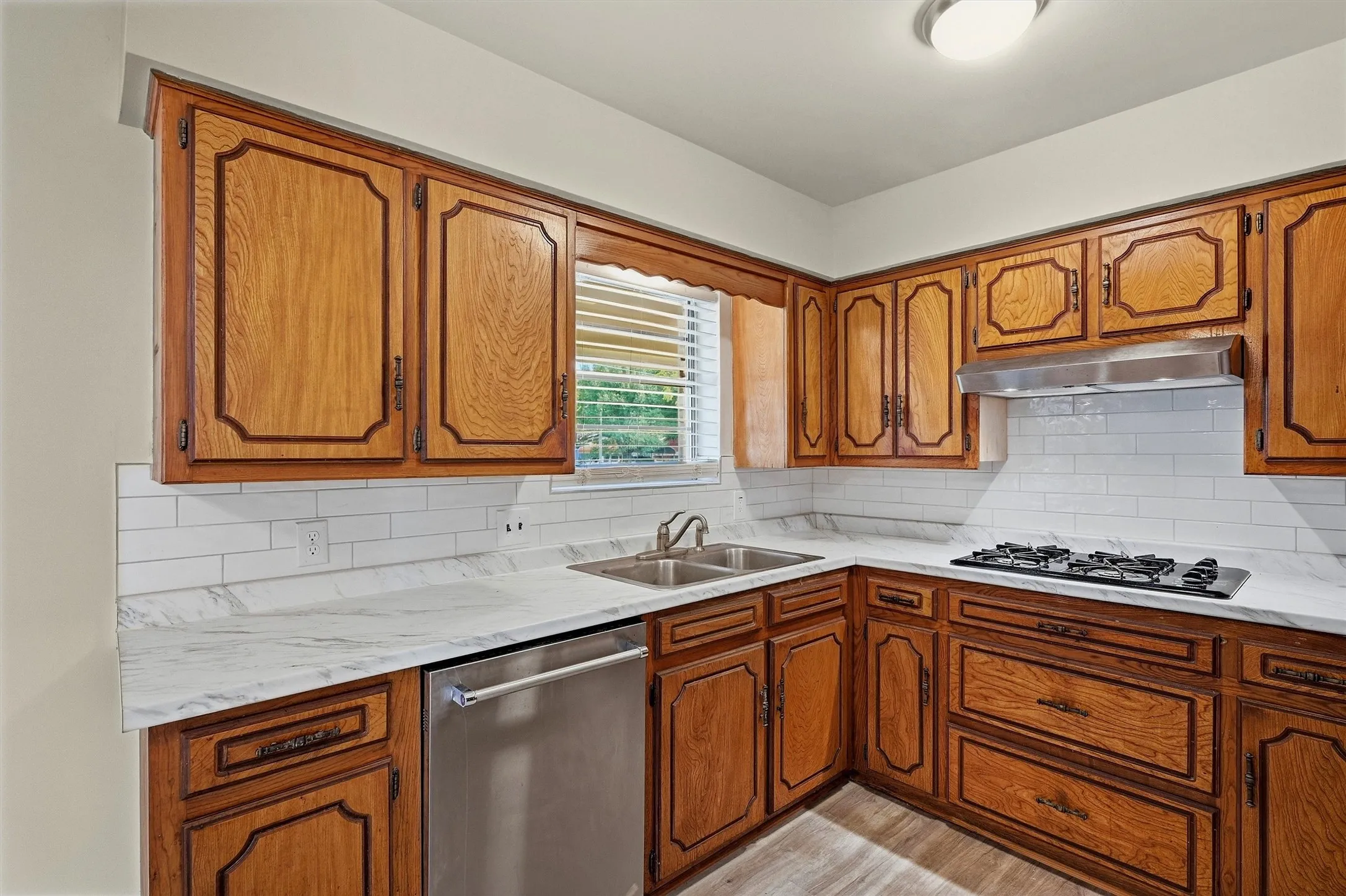 Single Family Residence For Sale in Grayson County , 400 E Murdock Street, Collinsville, Texas 76233, 3 Bedroom, 2 Bathroom, 1 Garage spaces, 1,476 Sqft, built in 1978, mls#21390721, Real Estate Agent in Collinsville, Homes For Sale in Grayson county, Homes For Sale in Collinsville, Realtor in Collinsville Texas, Real Estate Brokerage Independent Realty Texas, Luminita Cordes Realtor