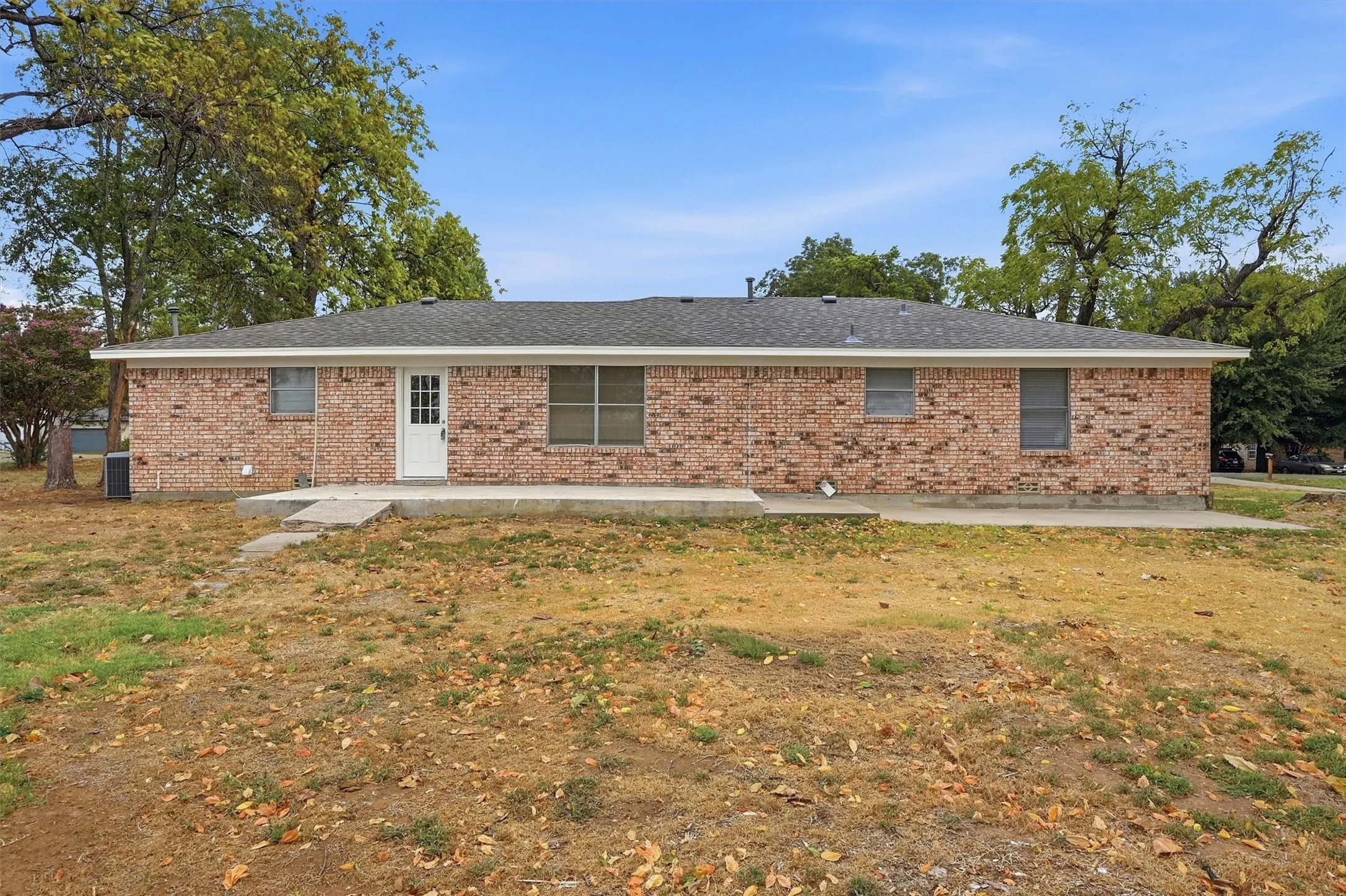 Single Family Residence For Sale in Grayson County , 400 E Murdock Street, Collinsville, Texas 76233, 3 Bedroom, 2 Bathroom, 1 Garage spaces, 1,476 Sqft, built in 1978, mls#21390721, Real Estate Agent in Collinsville, Homes For Sale in Grayson county, Homes For Sale in Collinsville, Realtor in Collinsville Texas, Real Estate Brokerage Independent Realty Texas, Luminita Cordes Realtor
