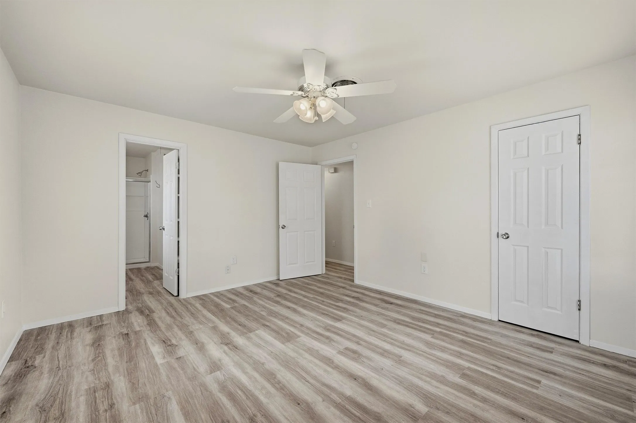 Single Family Residence For Sale in Grayson County , 400 E Murdock Street, Collinsville, Texas 76233, 3 Bedroom, 2 Bathroom, 1 Garage spaces, 1,476 Sqft, built in 1978, mls#21390721, Real Estate Agent in Collinsville, Homes For Sale in Grayson county, Homes For Sale in Collinsville, Realtor in Collinsville Texas, Real Estate Brokerage Independent Realty Texas, Luminita Cordes Realtor