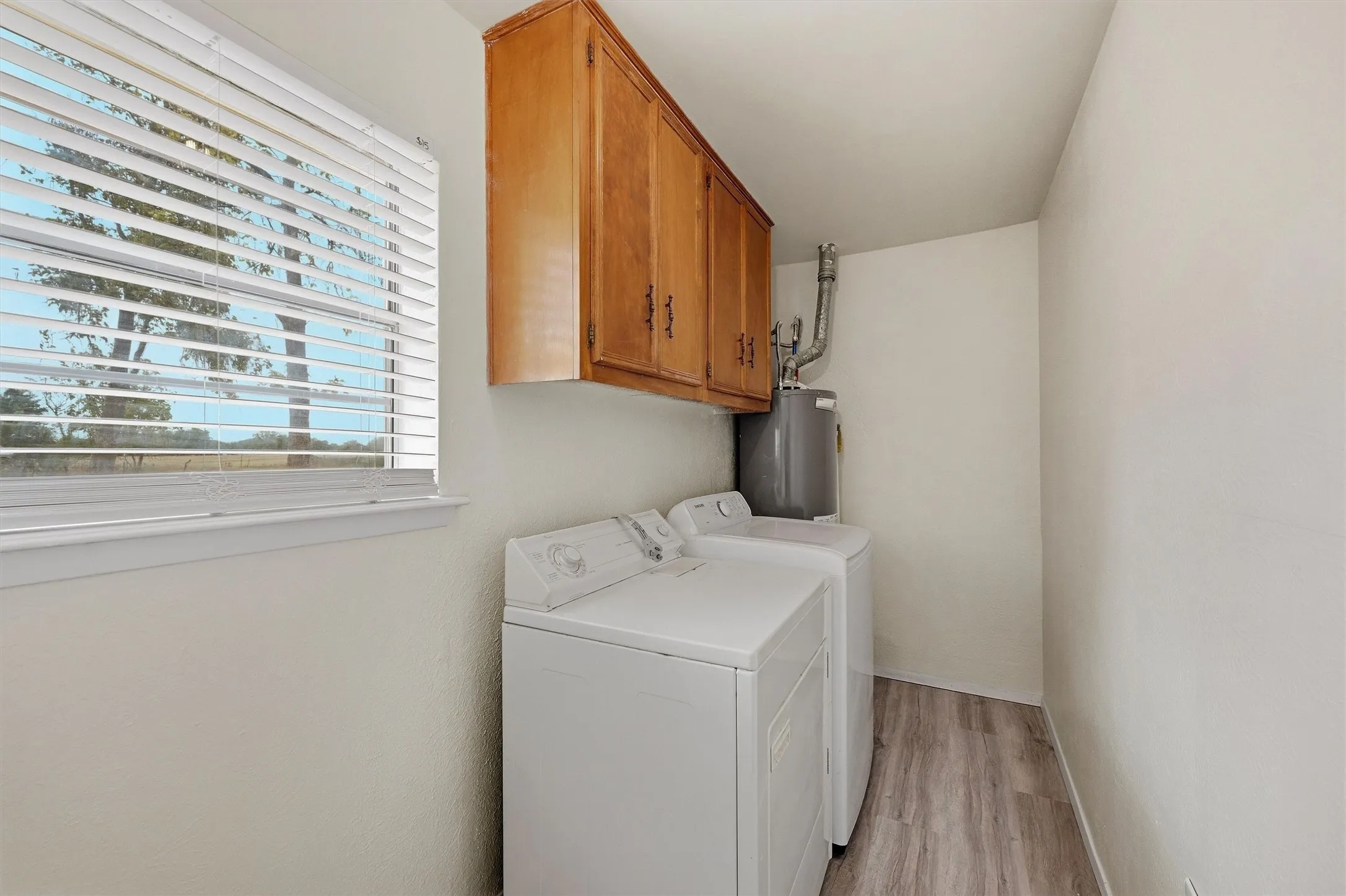 Single Family Residence For Sale in Grayson County , 400 E Murdock Street, Collinsville, Texas 76233, 3 Bedroom, 2 Bathroom, 1 Garage spaces, 1,476 Sqft, built in 1978, mls#21390721, Real Estate Agent in Collinsville, Homes For Sale in Grayson county, Homes For Sale in Collinsville, Realtor in Collinsville Texas, Real Estate Brokerage Independent Realty Texas, Luminita Cordes Realtor