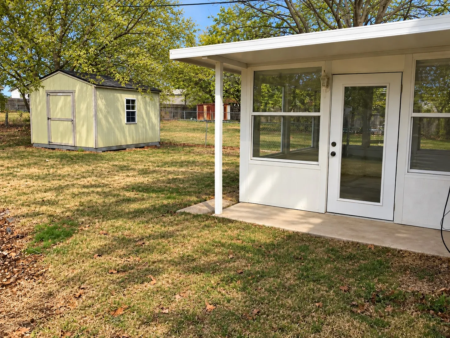 Single Family Residence For Rent in Grayson County , 804 N Hughes Street, Howe, Texas 75459, 3 Bedroom, 2 Bathroom, 2 Garage spaces, 1,112 Sqft, built in 1967, mls#21400734, Real Estate Agent in Howe, Homes For Rent in Grayson county, Homes For Rent in Howe, Realtor in Howe Texas, Real Estate Brokerage Independent Realty Texas, Luminita Cordes Realtor