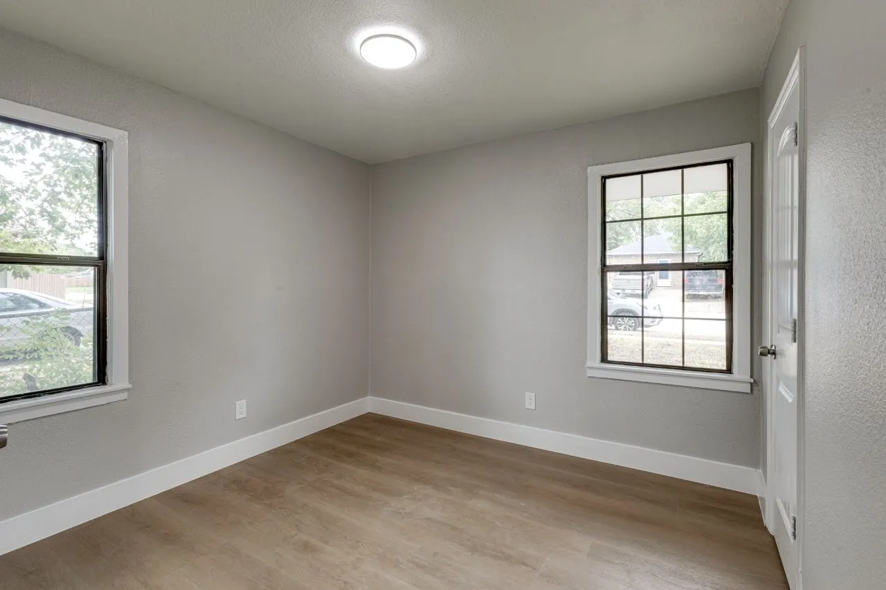 Single Family Residence For Sale in Dallas County , 311 Glenfield Drive, Garland, Texas 75040, 3 Bedroom, 1 Bathroom, Garage spaces, 884 Sqft, built in 1955, mls#21403506, Real Estate Agent in Garland, Homes For Sale in Dallas county, Homes For Sale in Garland, Realtor in Garland Texas, Real Estate Brokerage Independent Realty Texas, Luminita Cordes Realtor