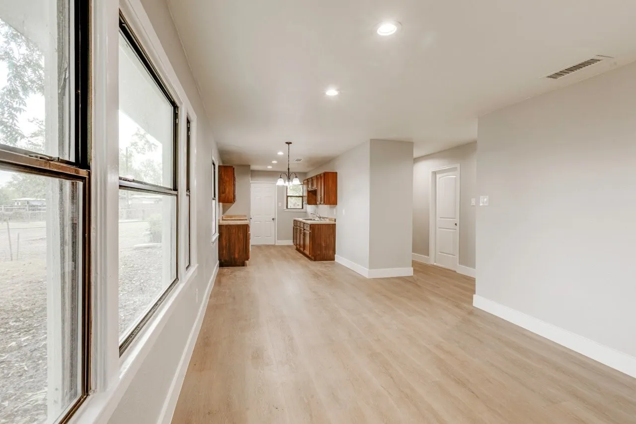 Single Family Residence For Sale in Dallas County , 311 Glenfield Drive, Garland, Texas 75040, 3 Bedroom, 1 Bathroom, Garage spaces, 884 Sqft, built in 1955, mls#21403506, Real Estate Agent in Garland, Homes For Sale in Dallas county, Homes For Sale in Garland, Realtor in Garland Texas, Real Estate Brokerage Independent Realty Texas, Luminita Cordes Realtor