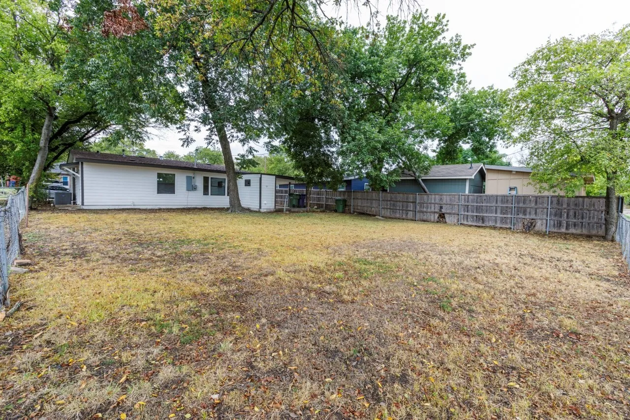 Single Family Residence For Sale in Dallas County , 311 Glenfield Drive, Garland, Texas 75040, 3 Bedroom, 1 Bathroom, Garage spaces, 884 Sqft, built in 1955, mls#21403506, Real Estate Agent in Garland, Homes For Sale in Dallas county, Homes For Sale in Garland, Realtor in Garland Texas, Real Estate Brokerage Independent Realty Texas, Luminita Cordes Realtor