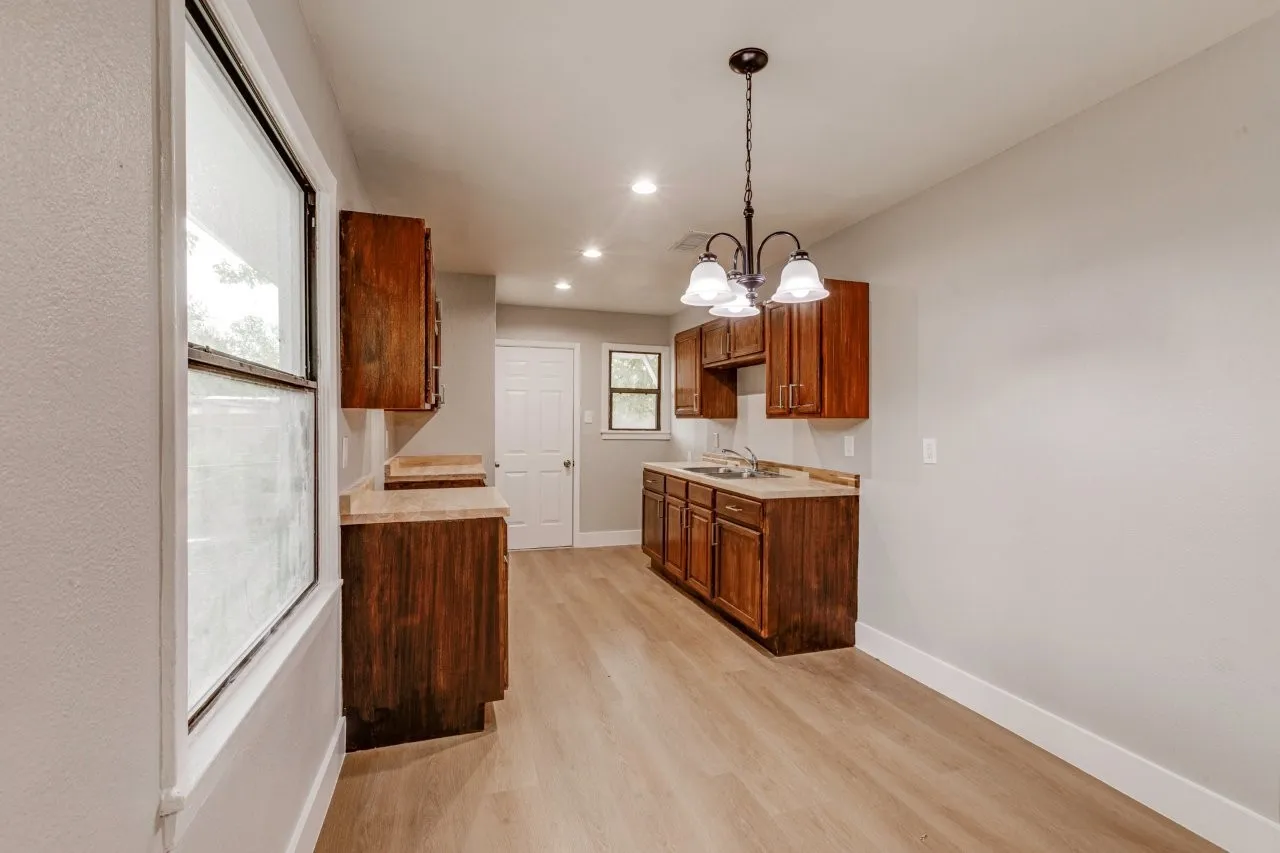 Single Family Residence For Sale in Dallas County , 311 Glenfield Drive, Garland, Texas 75040, 3 Bedroom, 1 Bathroom, Garage spaces, 884 Sqft, built in 1955, mls#21403506, Real Estate Agent in Garland, Homes For Sale in Dallas county, Homes For Sale in Garland, Realtor in Garland Texas, Real Estate Brokerage Independent Realty Texas, Luminita Cordes Realtor