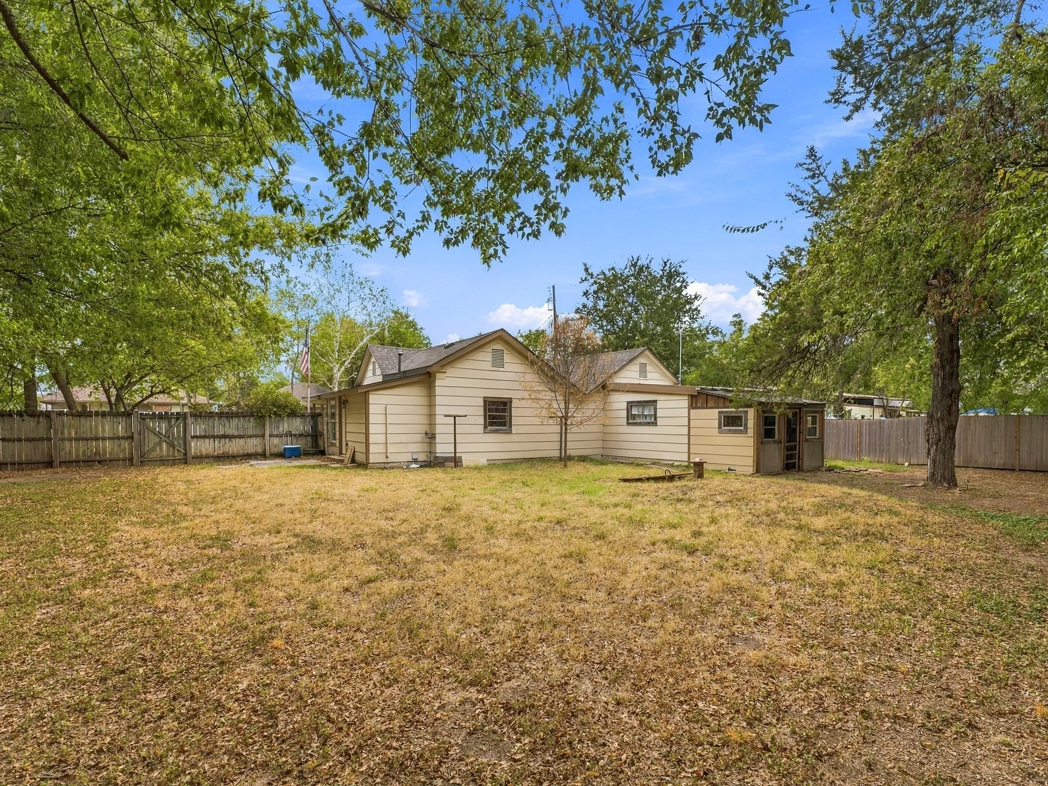 Single Family Residence For Sale in Wise County , 207 N Oneil Street, Alvord, Texas 76225, 2 Bedroom, 1 Bathroom, Garage spaces, 1,248 Sqft, built in 0, mls#21403467, Real Estate Agent in Alvord, Homes For Sale in Wise county, Homes For Sale in Alvord, Realtor in Alvord Texas, Real Estate Brokerage Independent Realty Texas, Luminita Cordes Realtor