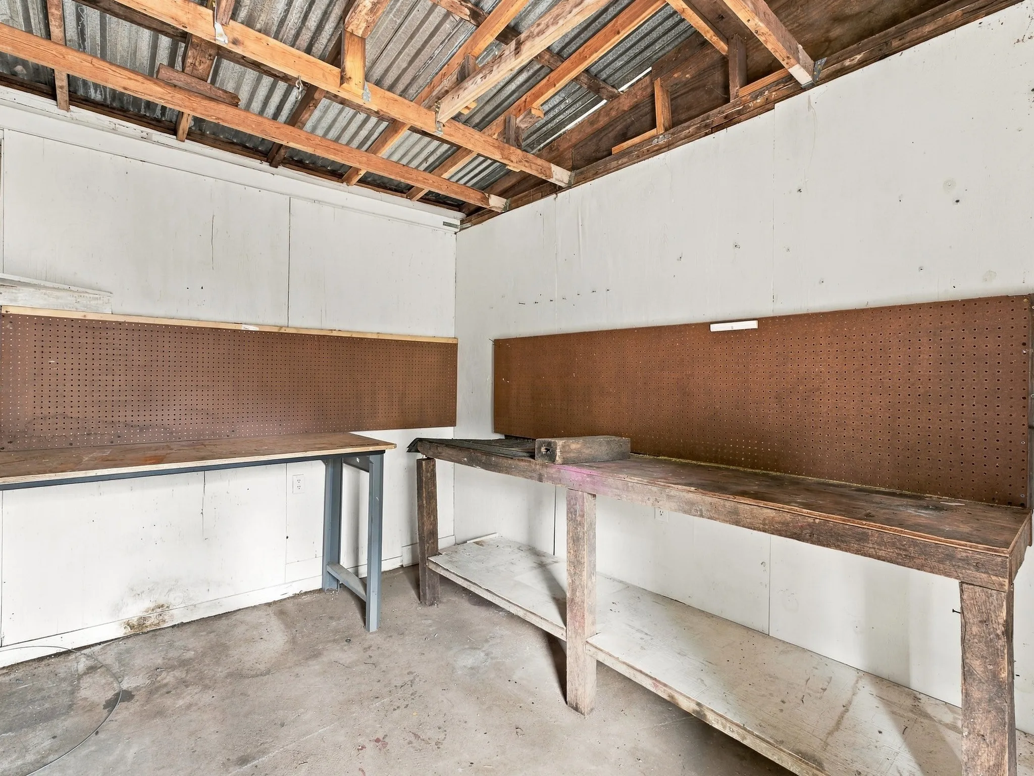 Single Family Residence For Sale in Wise County , 207 N Oneil Street, Alvord, Texas 76225, 2 Bedroom, 1 Bathroom, Garage spaces, 1,248 Sqft, built in 0, mls#21403467, Real Estate Agent in Alvord, Homes For Sale in Wise county, Homes For Sale in Alvord, Realtor in Alvord Texas, Real Estate Brokerage Independent Realty Texas, Luminita Cordes Realtor
