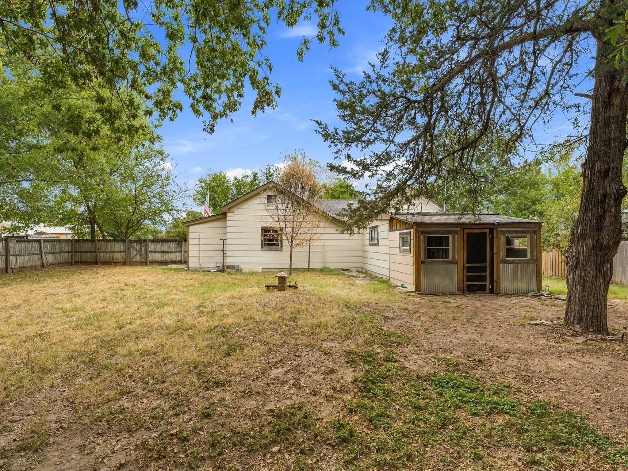 Single Family Residence For Sale in Wise County , 207 N Oneil Street, Alvord, Texas 76225, 2 Bedroom, 1 Bathroom, Garage spaces, 1,248 Sqft, built in 0, mls#21403467, Real Estate Agent in Alvord, Homes For Sale in Wise county, Homes For Sale in Alvord, Realtor in Alvord Texas, Real Estate Brokerage Independent Realty Texas, Luminita Cordes Realtor