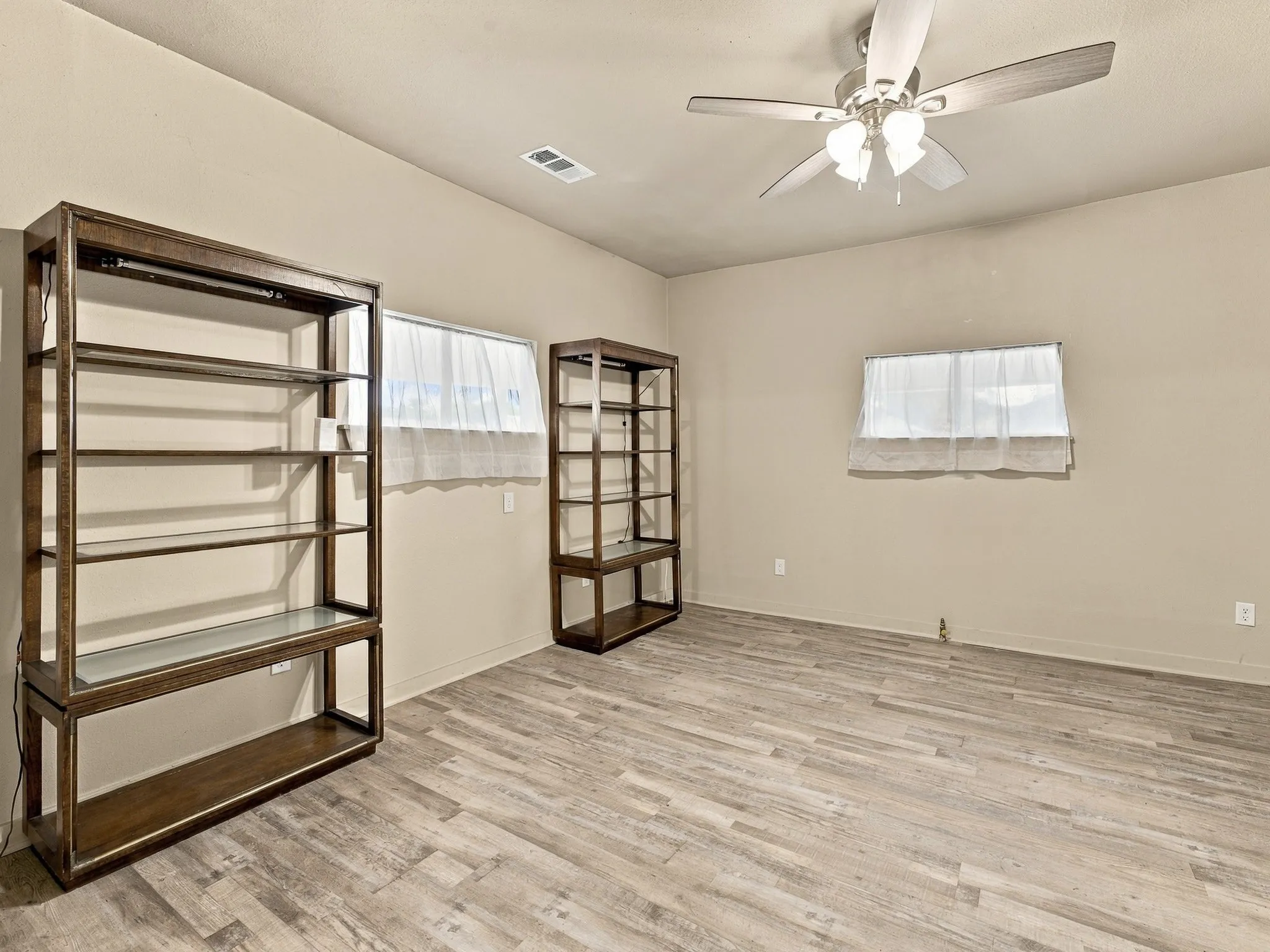 Single Family Residence For Sale in Wise County , 207 N Oneil Street, Alvord, Texas 76225, 2 Bedroom, 1 Bathroom, Garage spaces, 1,248 Sqft, built in 0, mls#21403467, Real Estate Agent in Alvord, Homes For Sale in Wise county, Homes For Sale in Alvord, Realtor in Alvord Texas, Real Estate Brokerage Independent Realty Texas, Luminita Cordes Realtor