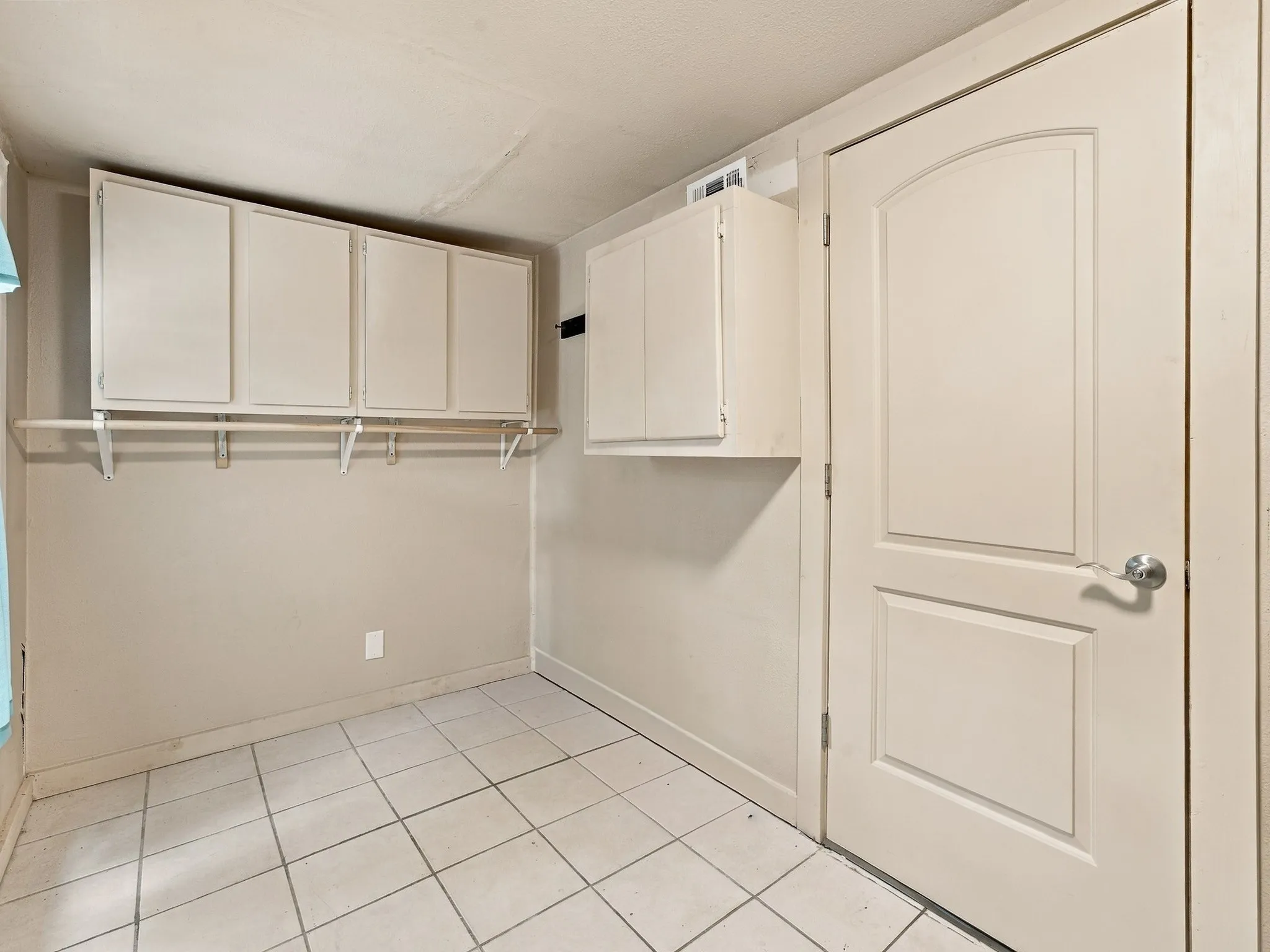 Single Family Residence For Sale in Wise County , 207 N Oneil Street, Alvord, Texas 76225, 2 Bedroom, 1 Bathroom, Garage spaces, 1,248 Sqft, built in 0, mls#21403467, Real Estate Agent in Alvord, Homes For Sale in Wise county, Homes For Sale in Alvord, Realtor in Alvord Texas, Real Estate Brokerage Independent Realty Texas, Luminita Cordes Realtor