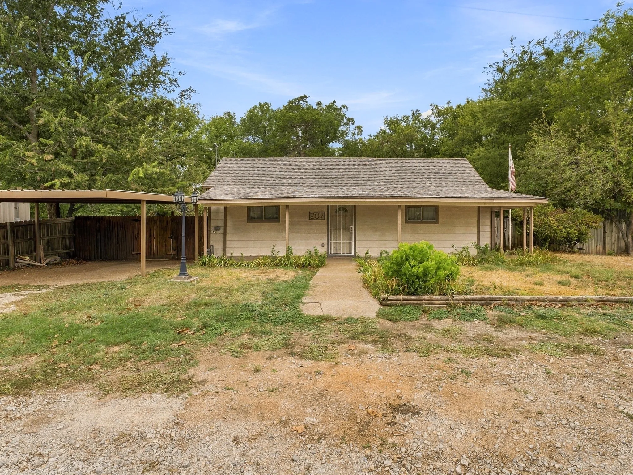 Single Family Residence For Sale in Wise County , 207 N Oneil Street, Alvord, Texas 76225, 2 Bedroom, 1 Bathroom, Garage spaces, 1,248 Sqft, built in 0, mls#21403467, Real Estate Agent in Alvord, Homes For Sale in Wise county, Homes For Sale in Alvord, Realtor in Alvord Texas, Real Estate Brokerage Independent Realty Texas, Luminita Cordes Realtor