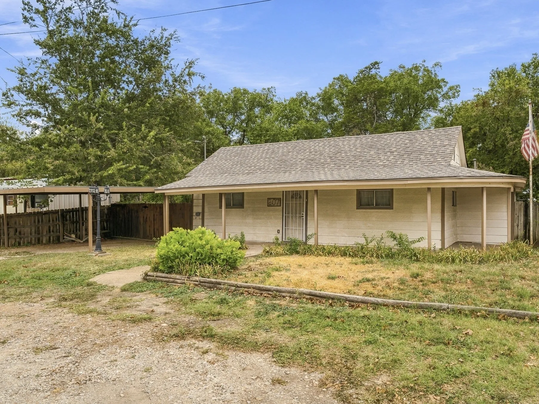 Single Family Residence For Sale in Wise County , 207 N Oneil Street, Alvord, Texas 76225, 2 Bedroom, 1 Bathroom, Garage spaces, 1,248 Sqft, built in 0, mls#21403467, Real Estate Agent in Alvord, Homes For Sale in Wise county, Homes For Sale in Alvord, Realtor in Alvord Texas, Real Estate Brokerage Independent Realty Texas, Luminita Cordes Realtor