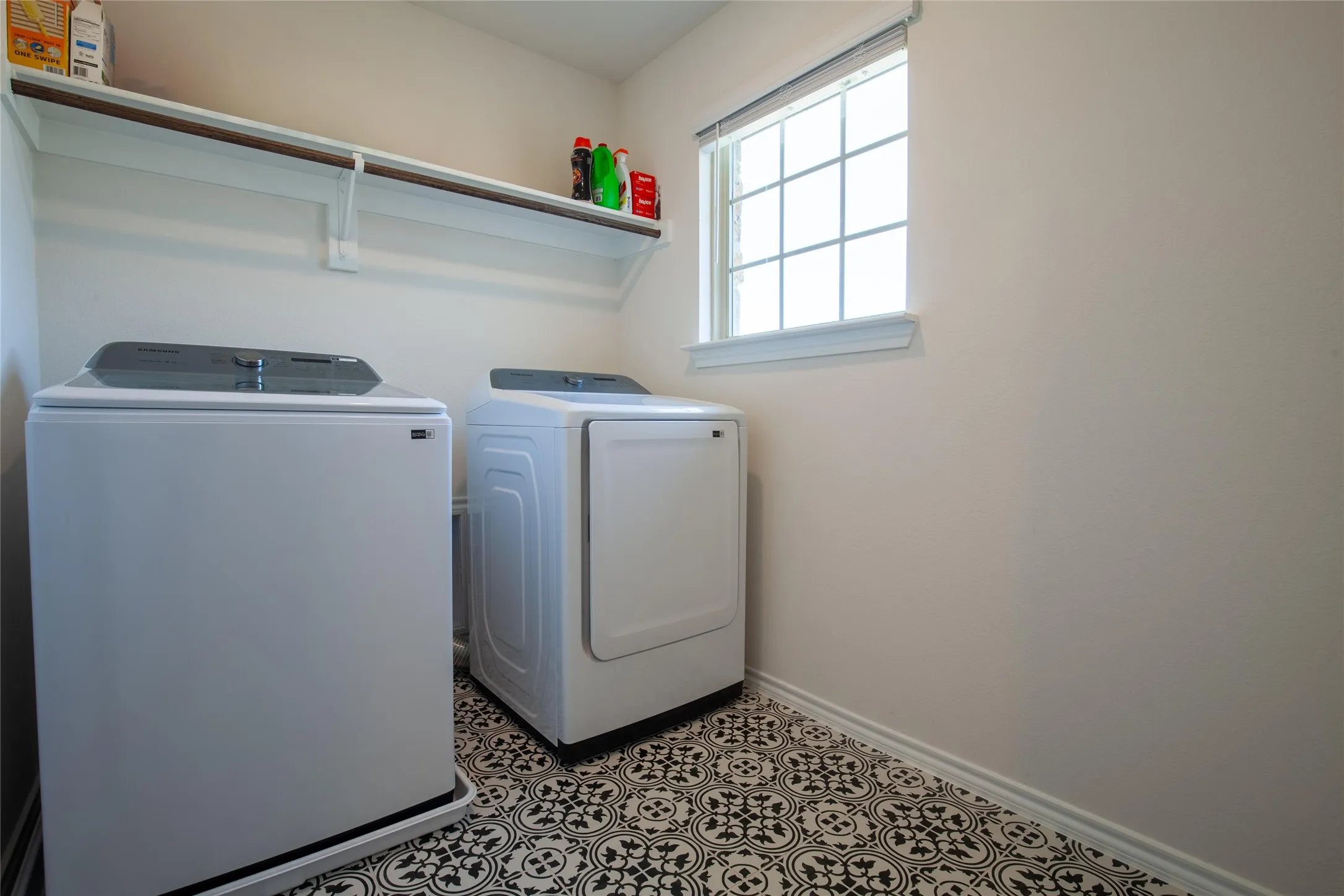 Single Family Residence For Sale in Kaufman County , 1506 Usal Court, Forney, Texas 75126, 3 Bedroom, 2 Bathroom, 2 Garage spaces, 1,796 Sqft, built in 2023, mls#21403504, Real Estate Agent in Forney, Homes For Sale in Kaufman county, Homes For Sale in Forney, Realtor in Forney Texas, Real Estate Brokerage Independent Realty Texas, Luminita Cordes Realtor