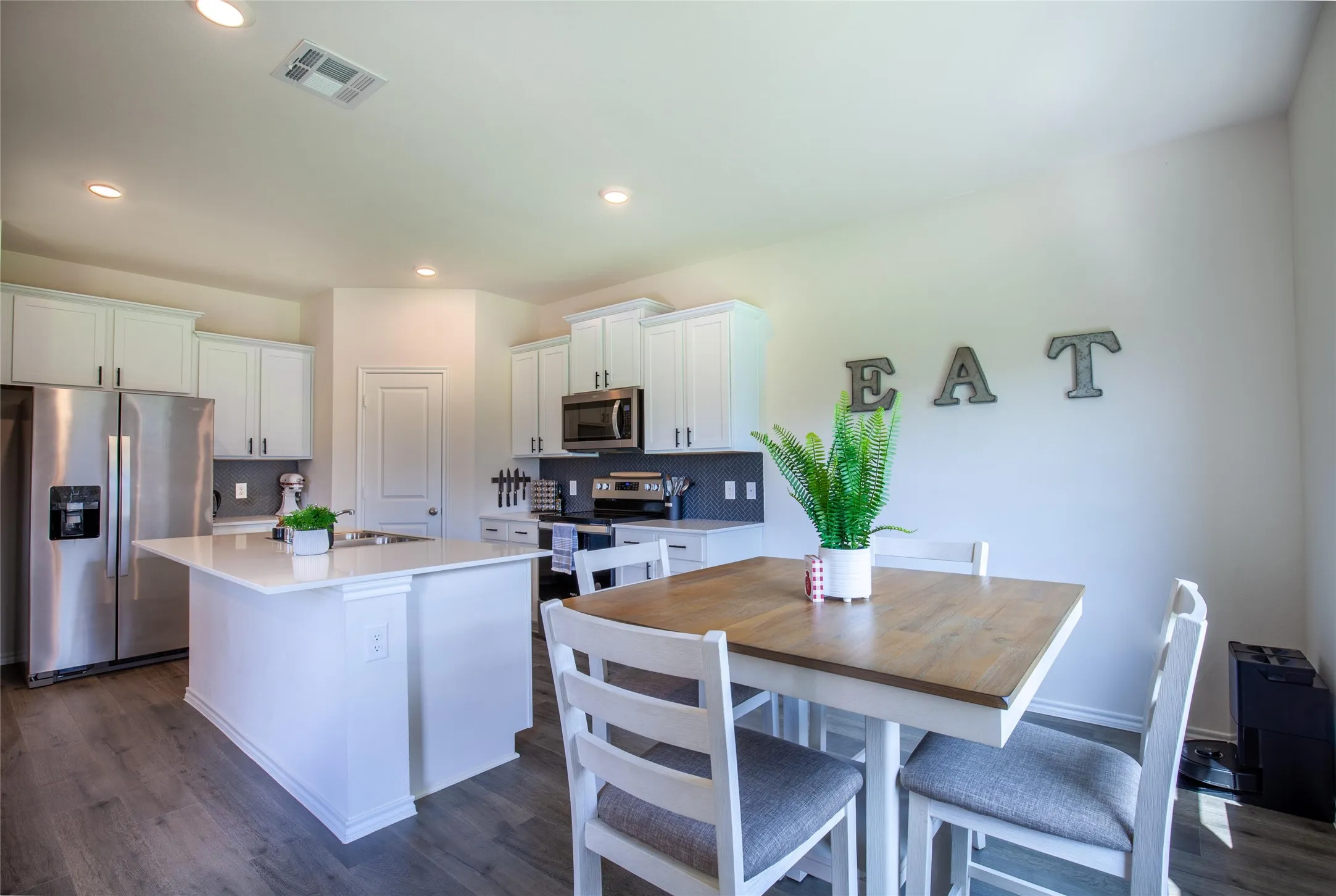 Single Family Residence For Sale in Kaufman County , 1506 Usal Court, Forney, Texas 75126, 3 Bedroom, 2 Bathroom, 2 Garage spaces, 1,796 Sqft, built in 2023, mls#21403504, Real Estate Agent in Forney, Homes For Sale in Kaufman county, Homes For Sale in Forney, Realtor in Forney Texas, Real Estate Brokerage Independent Realty Texas, Luminita Cordes Realtor
