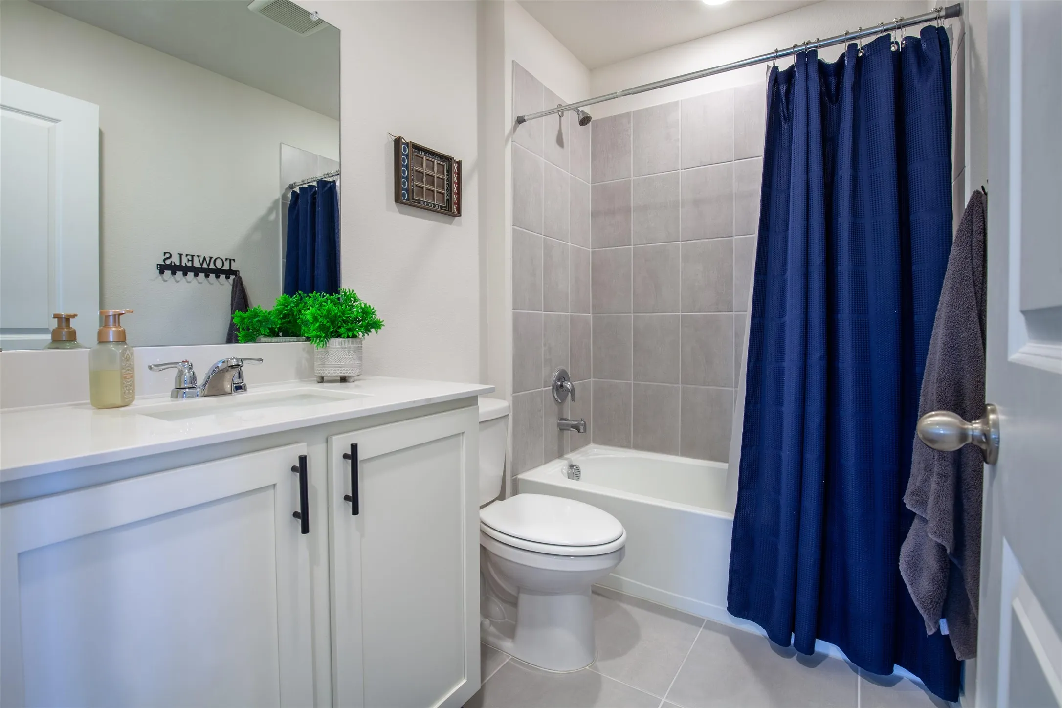 Single Family Residence For Sale in Kaufman County , 1506 Usal Court, Forney, Texas 75126, 3 Bedroom, 2 Bathroom, 2 Garage spaces, 1,796 Sqft, built in 2023, mls#21403504, Real Estate Agent in Forney, Homes For Sale in Kaufman county, Homes For Sale in Forney, Realtor in Forney Texas, Real Estate Brokerage Independent Realty Texas, Luminita Cordes Realtor
