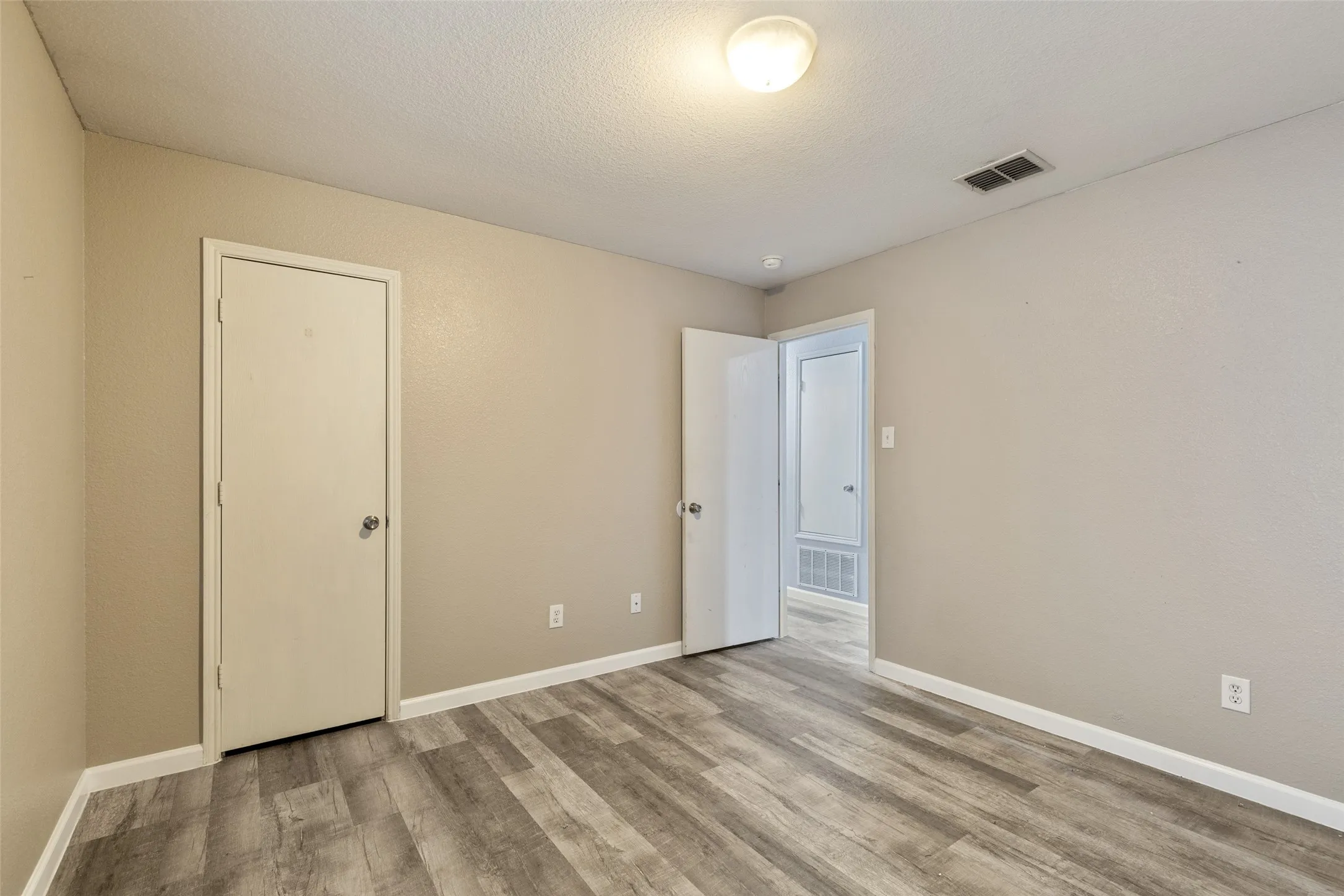 Single Family Residence For Sale in Tarrant County , 14109 Cochise Drive, Fort Worth, Texas 76052, 4 Bedroom, 2 Bathroom, 2 Garage spaces, 1,768 Sqft, built in 2007, mls#21326940, Real Estate Agent in Fort Worth, Homes For Sale in Tarrant county, Homes For Sale in Fort Worth, Realtor in Fort Worth Texas, Real Estate Brokerage Independent Realty Texas, Luminita Cordes Realtor
