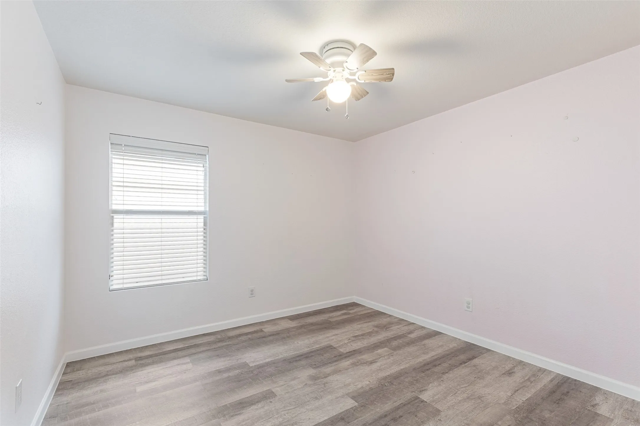 Single Family Residence For Sale in Tarrant County , 14109 Cochise Drive, Fort Worth, Texas 76052, 4 Bedroom, 2 Bathroom, 2 Garage spaces, 1,768 Sqft, built in 2007, mls#21326940, Real Estate Agent in Fort Worth, Homes For Sale in Tarrant county, Homes For Sale in Fort Worth, Realtor in Fort Worth Texas, Real Estate Brokerage Independent Realty Texas, Luminita Cordes Realtor
