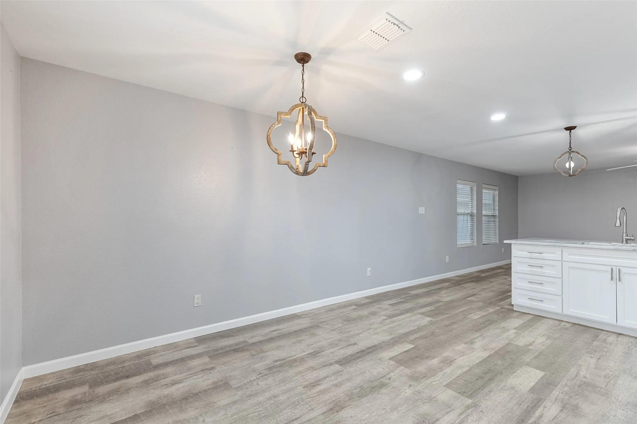 Single Family Residence For Sale in Tarrant County , 14109 Cochise Drive, Fort Worth, Texas 76052, 4 Bedroom, 2 Bathroom, 2 Garage spaces, 1,768 Sqft, built in 2007, mls#21326940, Real Estate Agent in Fort Worth, Homes For Sale in Tarrant county, Homes For Sale in Fort Worth, Realtor in Fort Worth Texas, Real Estate Brokerage Independent Realty Texas, Luminita Cordes Realtor