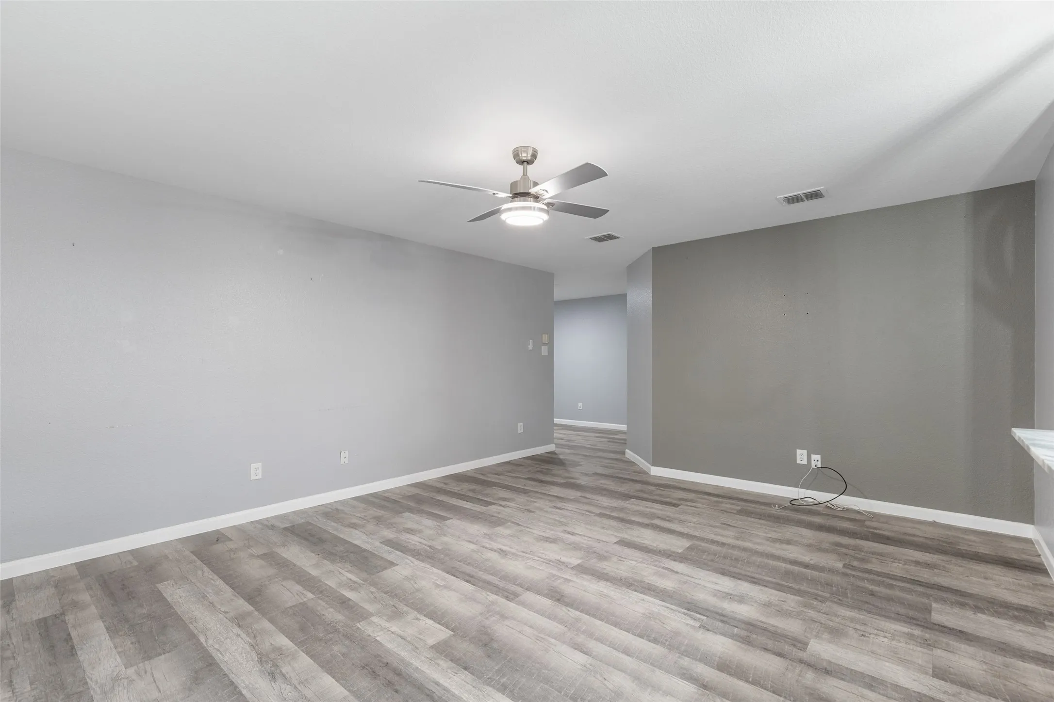 Single Family Residence For Sale in Tarrant County , 14109 Cochise Drive, Fort Worth, Texas 76052, 4 Bedroom, 2 Bathroom, 2 Garage spaces, 1,768 Sqft, built in 2007, mls#21326940, Real Estate Agent in Fort Worth, Homes For Sale in Tarrant county, Homes For Sale in Fort Worth, Realtor in Fort Worth Texas, Real Estate Brokerage Independent Realty Texas, Luminita Cordes Realtor