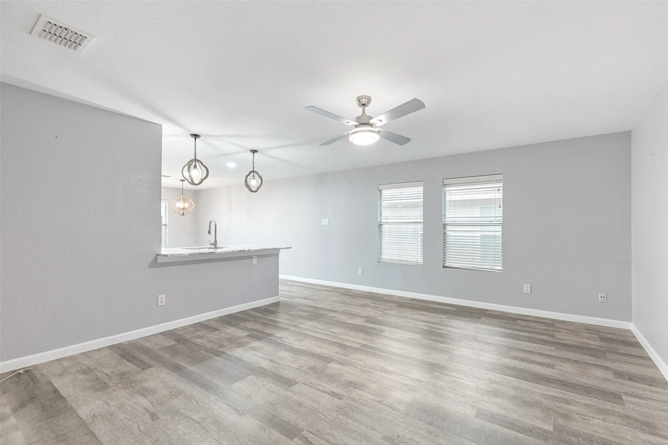 Single Family Residence For Sale in Tarrant County , 14109 Cochise Drive, Fort Worth, Texas 76052, 4 Bedroom, 2 Bathroom, 2 Garage spaces, 1,768 Sqft, built in 2007, mls#21326940, Real Estate Agent in Fort Worth, Homes For Sale in Tarrant county, Homes For Sale in Fort Worth, Realtor in Fort Worth Texas, Real Estate Brokerage Independent Realty Texas, Luminita Cordes Realtor