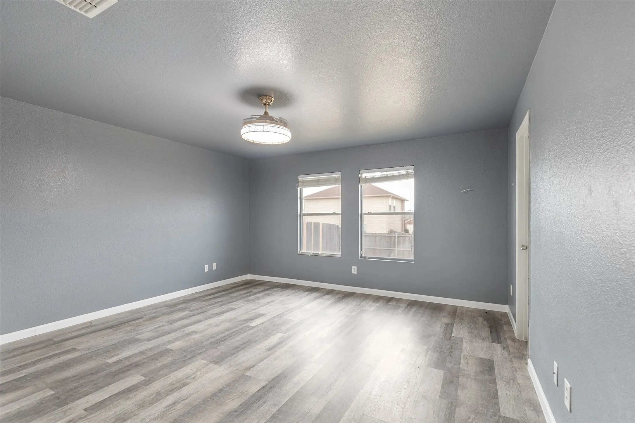 Single Family Residence For Sale in Tarrant County , 14109 Cochise Drive, Fort Worth, Texas 76052, 4 Bedroom, 2 Bathroom, 2 Garage spaces, 1,768 Sqft, built in 2007, mls#21326940, Real Estate Agent in Fort Worth, Homes For Sale in Tarrant county, Homes For Sale in Fort Worth, Realtor in Fort Worth Texas, Real Estate Brokerage Independent Realty Texas, Luminita Cordes Realtor