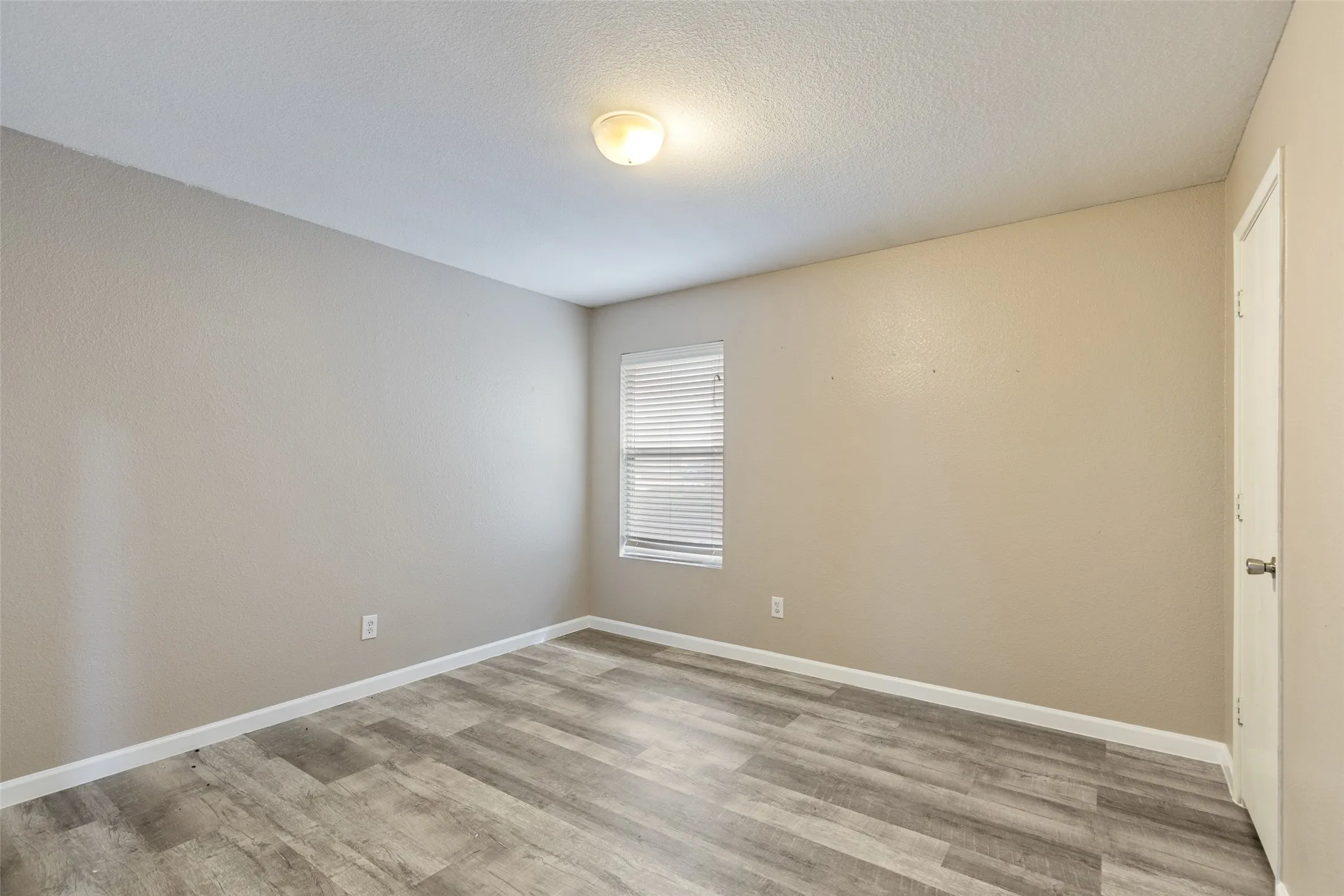 Single Family Residence For Sale in Tarrant County , 14109 Cochise Drive, Fort Worth, Texas 76052, 4 Bedroom, 2 Bathroom, 2 Garage spaces, 1,768 Sqft, built in 2007, mls#21326940, Real Estate Agent in Fort Worth, Homes For Sale in Tarrant county, Homes For Sale in Fort Worth, Realtor in Fort Worth Texas, Real Estate Brokerage Independent Realty Texas, Luminita Cordes Realtor
