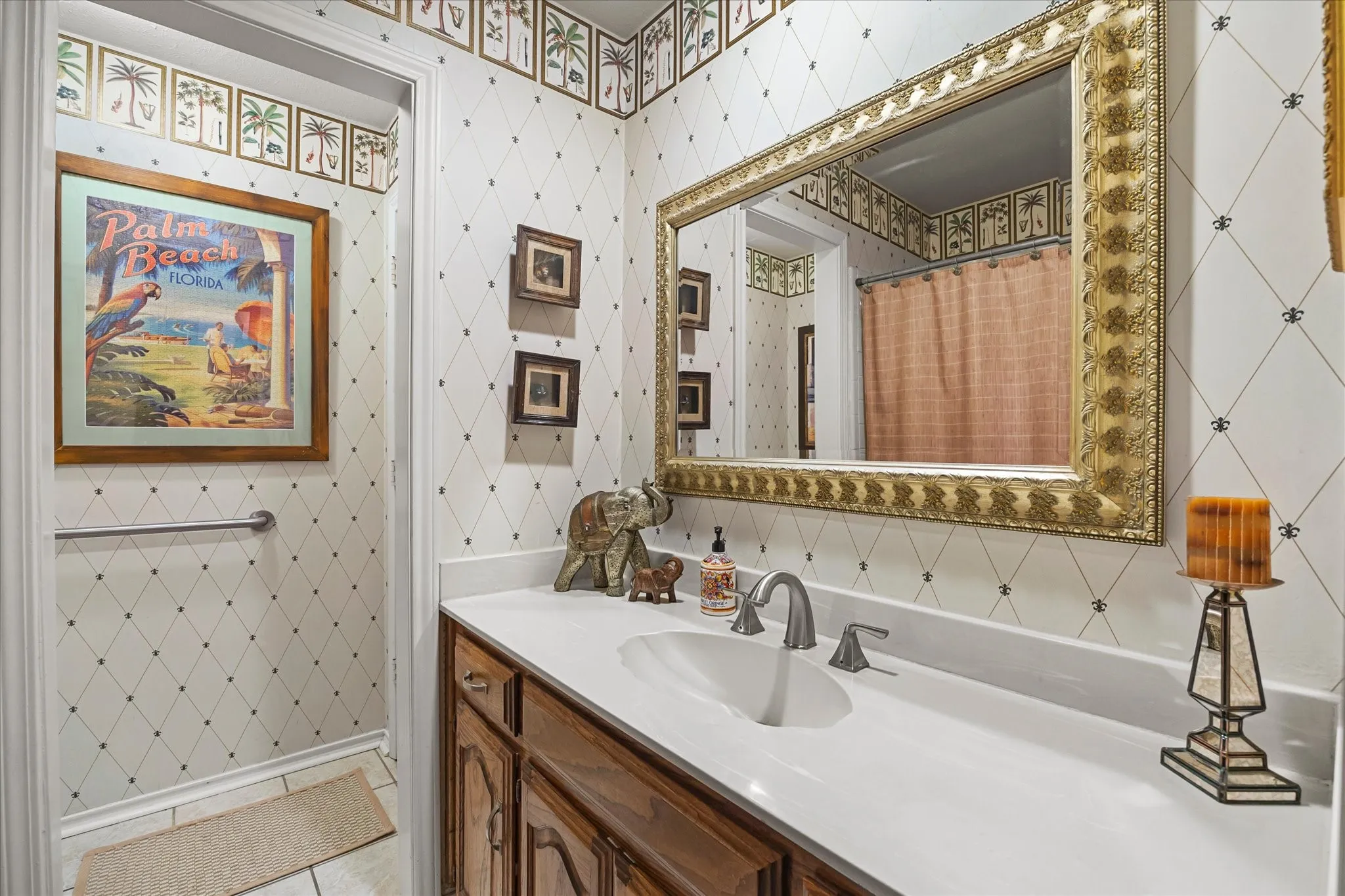 Single Family Residence For Sale in Rockwall County , 1107 Bayshore Drive, Rockwall, Texas 75087, 3 Bedroom, 2 Bathroom, 2 Garage spaces, 2,001 Sqft, built in 1984, mls#21401063, Real Estate Agent in Rockwall, Homes For Sale in Rockwall county, Homes For Sale in Rockwall, Realtor in Rockwall Texas, Real Estate Brokerage Independent Realty Texas, Luminita Cordes Realtor