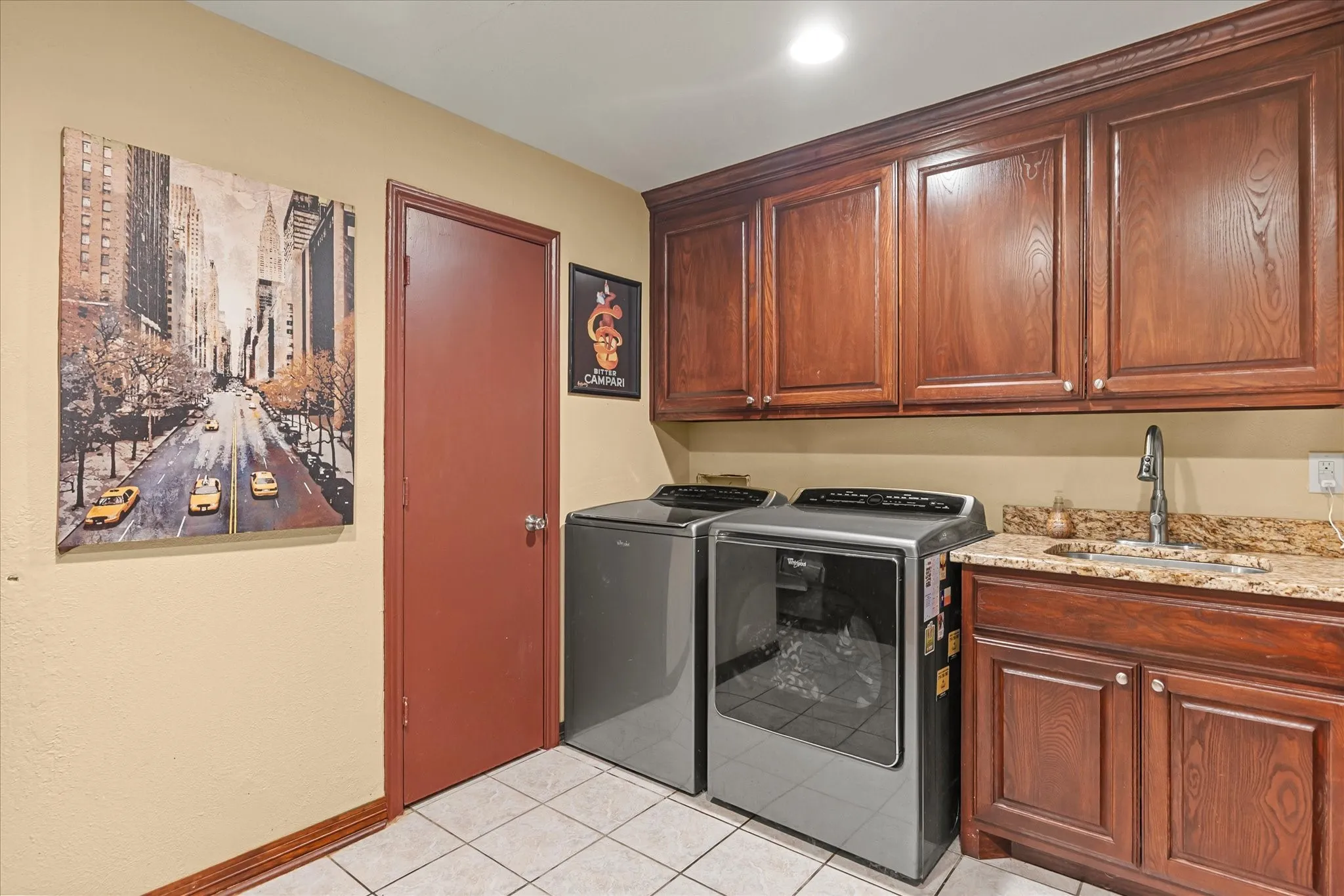 Single Family Residence For Sale in Rockwall County , 1107 Bayshore Drive, Rockwall, Texas 75087, 3 Bedroom, 2 Bathroom, 2 Garage spaces, 2,001 Sqft, built in 1984, mls#21401063, Real Estate Agent in Rockwall, Homes For Sale in Rockwall county, Homes For Sale in Rockwall, Realtor in Rockwall Texas, Real Estate Brokerage Independent Realty Texas, Luminita Cordes Realtor