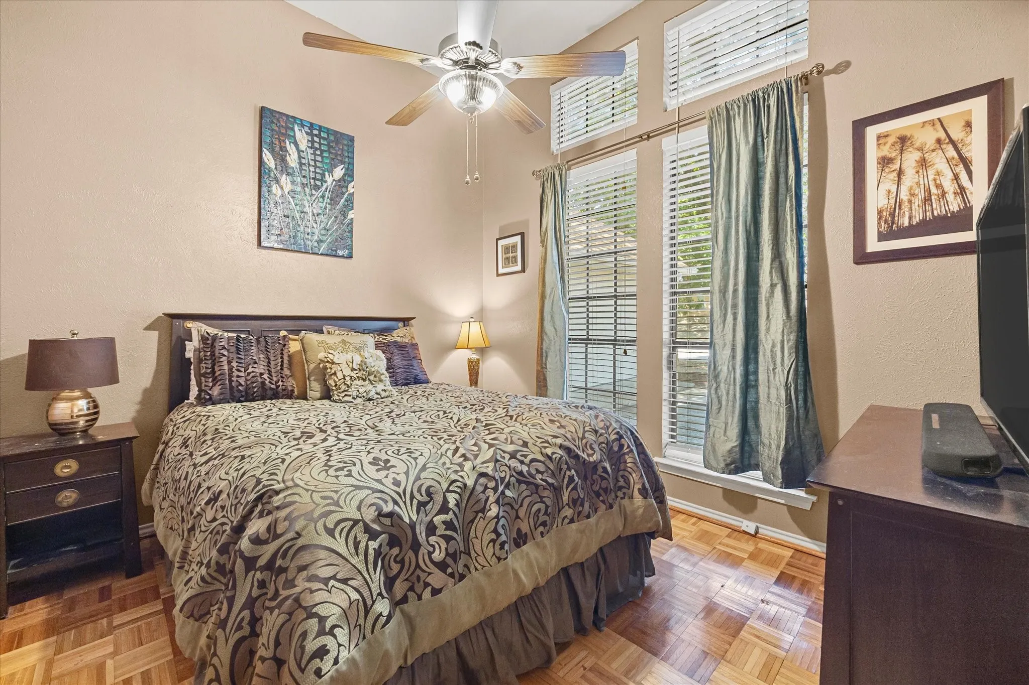 Single Family Residence For Sale in Rockwall County , 1107 Bayshore Drive, Rockwall, Texas 75087, 3 Bedroom, 2 Bathroom, 2 Garage spaces, 2,001 Sqft, built in 1984, mls#21401063, Real Estate Agent in Rockwall, Homes For Sale in Rockwall county, Homes For Sale in Rockwall, Realtor in Rockwall Texas, Real Estate Brokerage Independent Realty Texas, Luminita Cordes Realtor