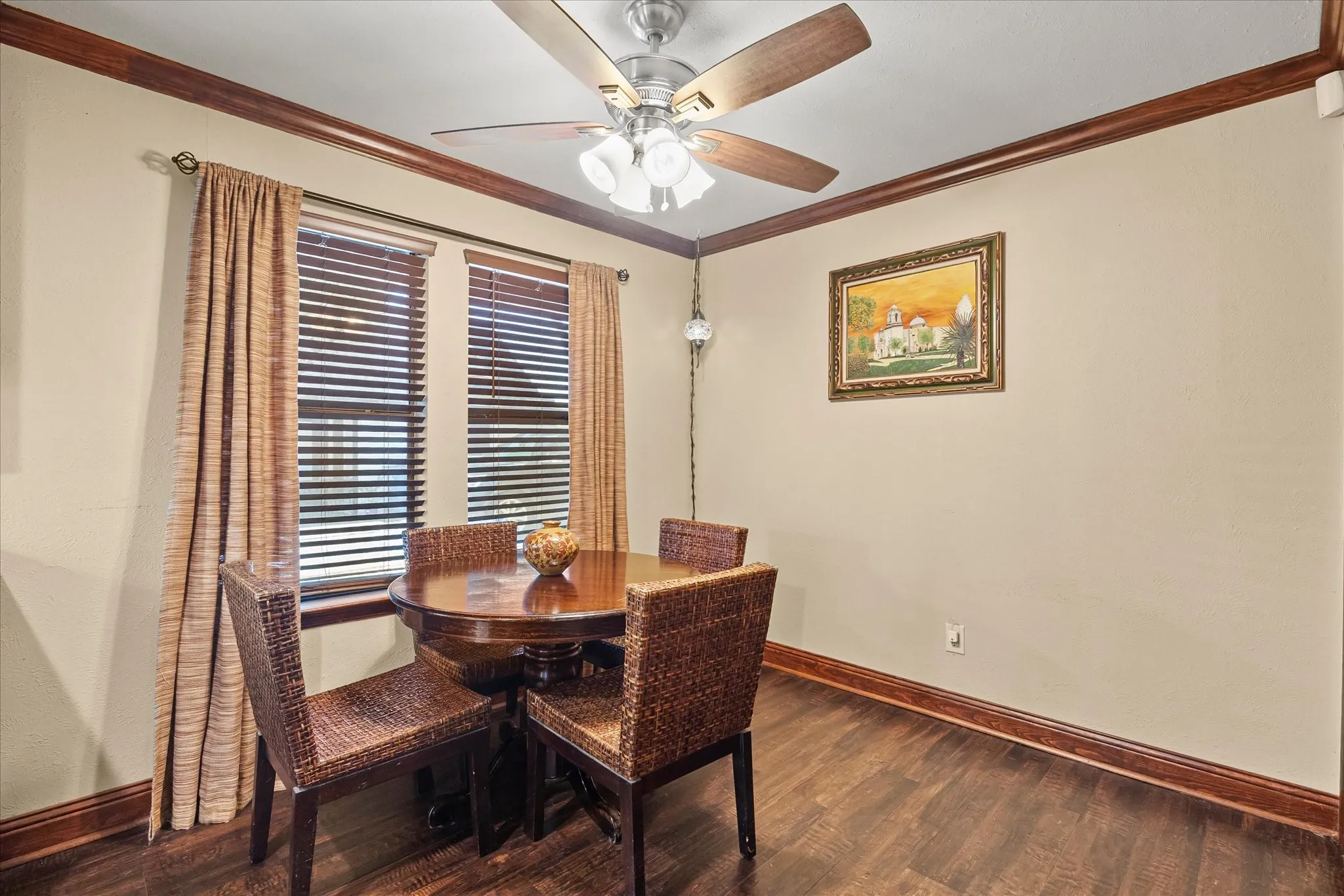 Single Family Residence For Sale in Rockwall County , 1107 Bayshore Drive, Rockwall, Texas 75087, 3 Bedroom, 2 Bathroom, 2 Garage spaces, 2,001 Sqft, built in 1984, mls#21401063, Real Estate Agent in Rockwall, Homes For Sale in Rockwall county, Homes For Sale in Rockwall, Realtor in Rockwall Texas, Real Estate Brokerage Independent Realty Texas, Luminita Cordes Realtor