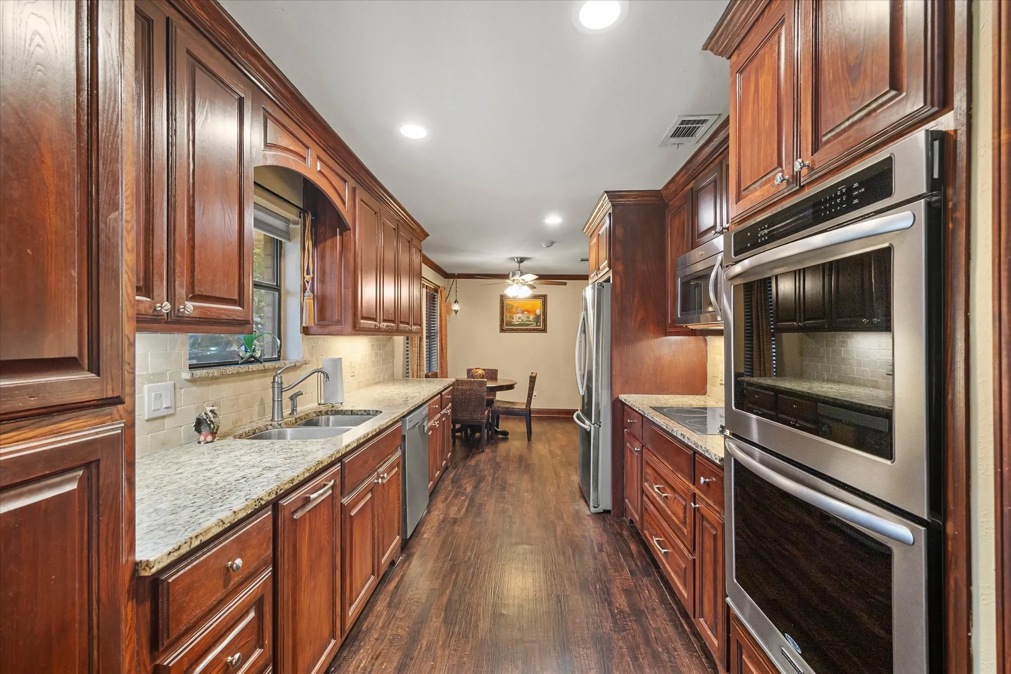 Single Family Residence For Sale in Rockwall County , 1107 Bayshore Drive, Rockwall, Texas 75087, 3 Bedroom, 2 Bathroom, 2 Garage spaces, 2,001 Sqft, built in 1984, mls#21401063, Real Estate Agent in Rockwall, Homes For Sale in Rockwall county, Homes For Sale in Rockwall, Realtor in Rockwall Texas, Real Estate Brokerage Independent Realty Texas, Luminita Cordes Realtor