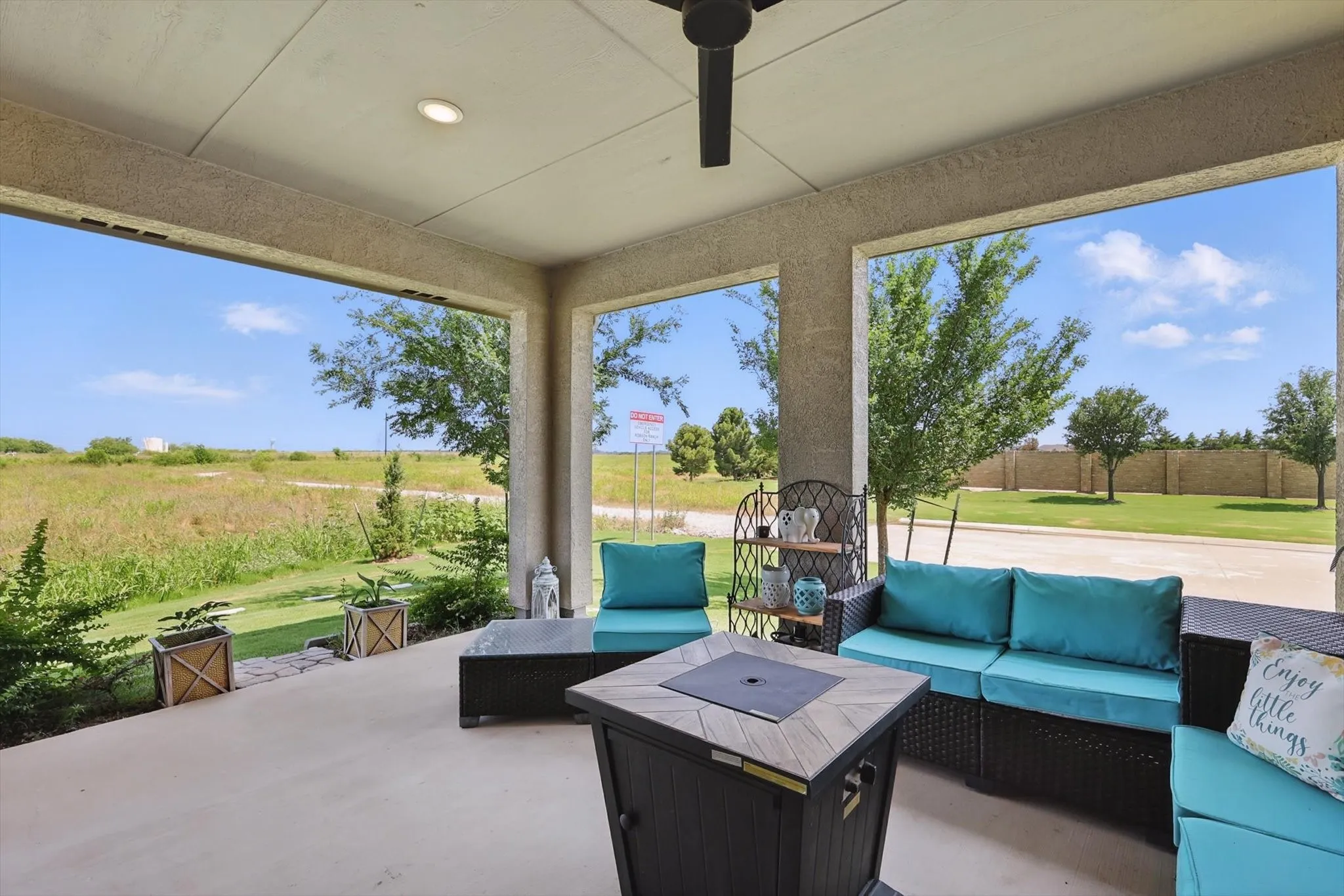 View of patio featuring outdoor lounge area with ceiling fan.