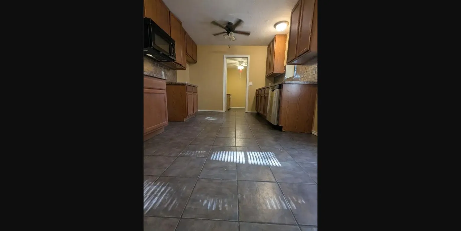 Single Family Residence For Rent in Parker County , 912 Red Bud Drive, Azle, Texas 76020, 3 Bedroom, 2 Bathroom, Garage spaces, 1,162 Sqft, built in 1955, mls#21392401, Real Estate Agent in Azle, Homes For Rent in Parker county, Homes For Rent in Azle, Realtor in Azle Texas, Real Estate Brokerage Independent Realty Texas, Luminita Cordes Realtor