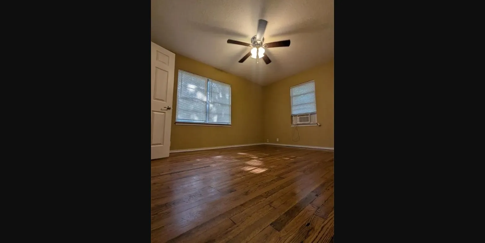 Single Family Residence For Rent in Parker County , 912 Red Bud Drive, Azle, Texas 76020, 3 Bedroom, 2 Bathroom, Garage spaces, 1,162 Sqft, built in 1955, mls#21392401, Real Estate Agent in Azle, Homes For Rent in Parker county, Homes For Rent in Azle, Realtor in Azle Texas, Real Estate Brokerage Independent Realty Texas, Luminita Cordes Realtor