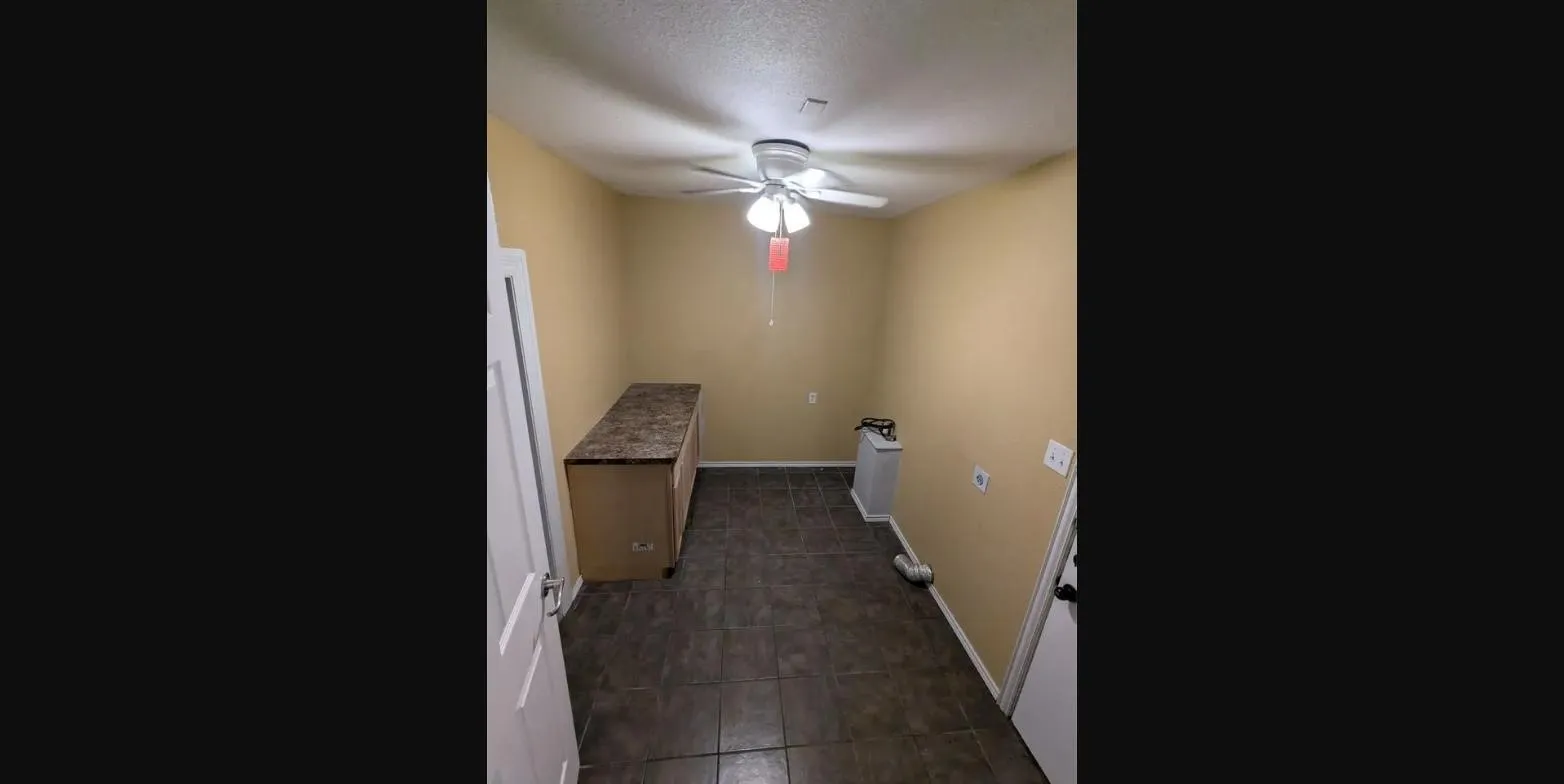Single Family Residence For Rent in Parker County , 912 Red Bud Drive, Azle, Texas 76020, 3 Bedroom, 2 Bathroom, Garage spaces, 1,162 Sqft, built in 1955, mls#21392401, Real Estate Agent in Azle, Homes For Rent in Parker county, Homes For Rent in Azle, Realtor in Azle Texas, Real Estate Brokerage Independent Realty Texas, Luminita Cordes Realtor