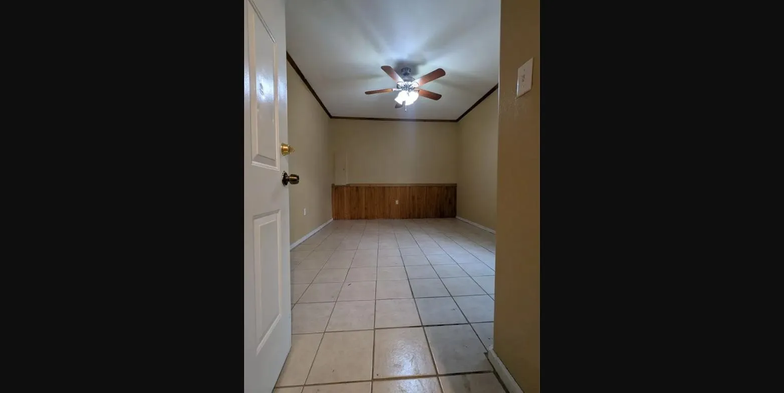 Single Family Residence For Rent in Parker County , 912 Red Bud Drive, Azle, Texas 76020, 3 Bedroom, 2 Bathroom, Garage spaces, 1,162 Sqft, built in 1955, mls#21392401, Real Estate Agent in Azle, Homes For Rent in Parker county, Homes For Rent in Azle, Realtor in Azle Texas, Real Estate Brokerage Independent Realty Texas, Luminita Cordes Realtor