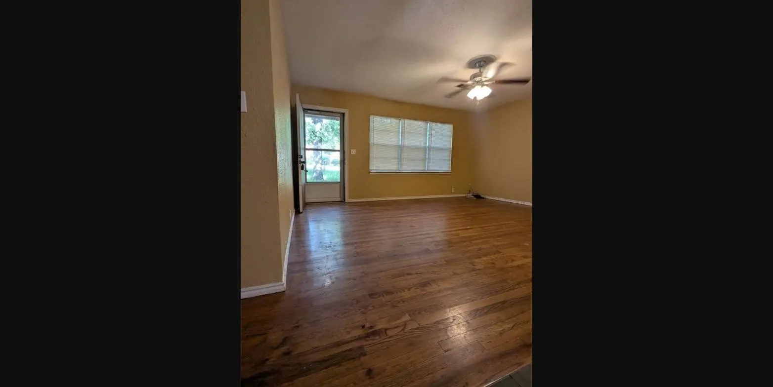 Single Family Residence For Rent in Parker County , 912 Red Bud Drive, Azle, Texas 76020, 3 Bedroom, 2 Bathroom, Garage spaces, 1,162 Sqft, built in 1955, mls#21392401, Real Estate Agent in Azle, Homes For Rent in Parker county, Homes For Rent in Azle, Realtor in Azle Texas, Real Estate Brokerage Independent Realty Texas, Luminita Cordes Realtor