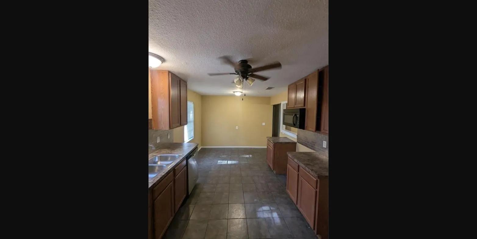 Single Family Residence For Rent in Parker County , 912 Red Bud Drive, Azle, Texas 76020, 3 Bedroom, 2 Bathroom, Garage spaces, 1,162 Sqft, built in 1955, mls#21392401, Real Estate Agent in Azle, Homes For Rent in Parker county, Homes For Rent in Azle, Realtor in Azle Texas, Real Estate Brokerage Independent Realty Texas, Luminita Cordes Realtor