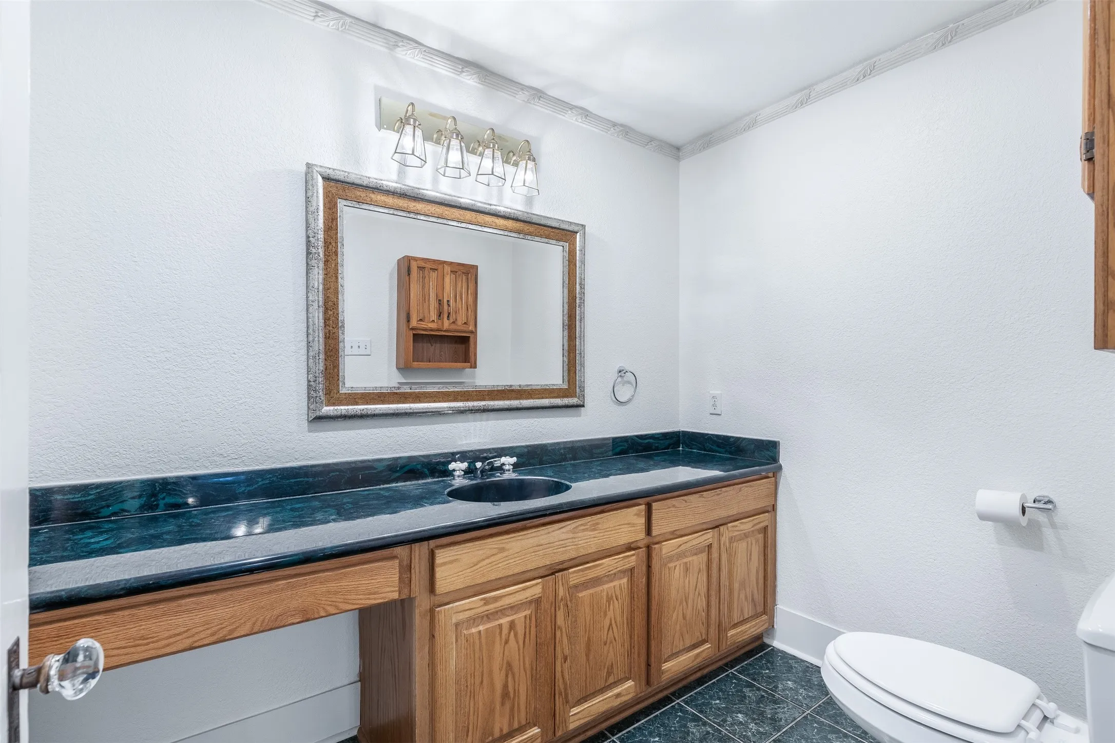 Single Family Residence For Sale in Grayson County , 721 W Washington St., Sherman, Texas 75092, 4 Bedroom, 3 Bathroom, 2 Garage spaces, 3,260 Sqft, built in 1897, mls#21398907, Real Estate Agent in Sherman, Homes For Sale in Grayson county, Homes For Sale in Sherman, Realtor in Sherman Texas, Real Estate Brokerage Independent Realty Texas, Luminita Cordes Realtor