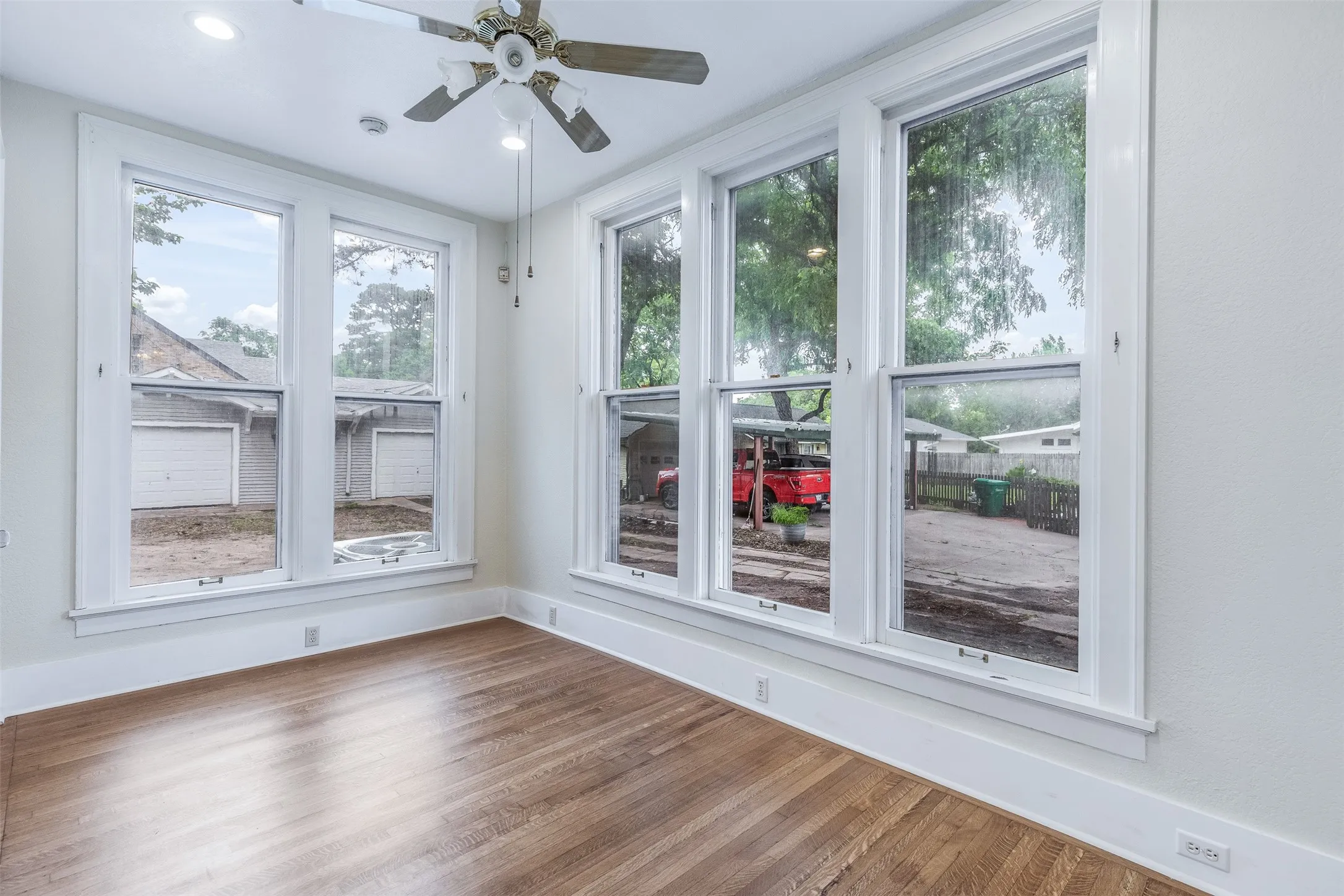 Single Family Residence For Sale in Grayson County , 721 W Washington St., Sherman, Texas 75092, 4 Bedroom, 3 Bathroom, 2 Garage spaces, 3,260 Sqft, built in 1897, mls#21398907, Real Estate Agent in Sherman, Homes For Sale in Grayson county, Homes For Sale in Sherman, Realtor in Sherman Texas, Real Estate Brokerage Independent Realty Texas, Luminita Cordes Realtor