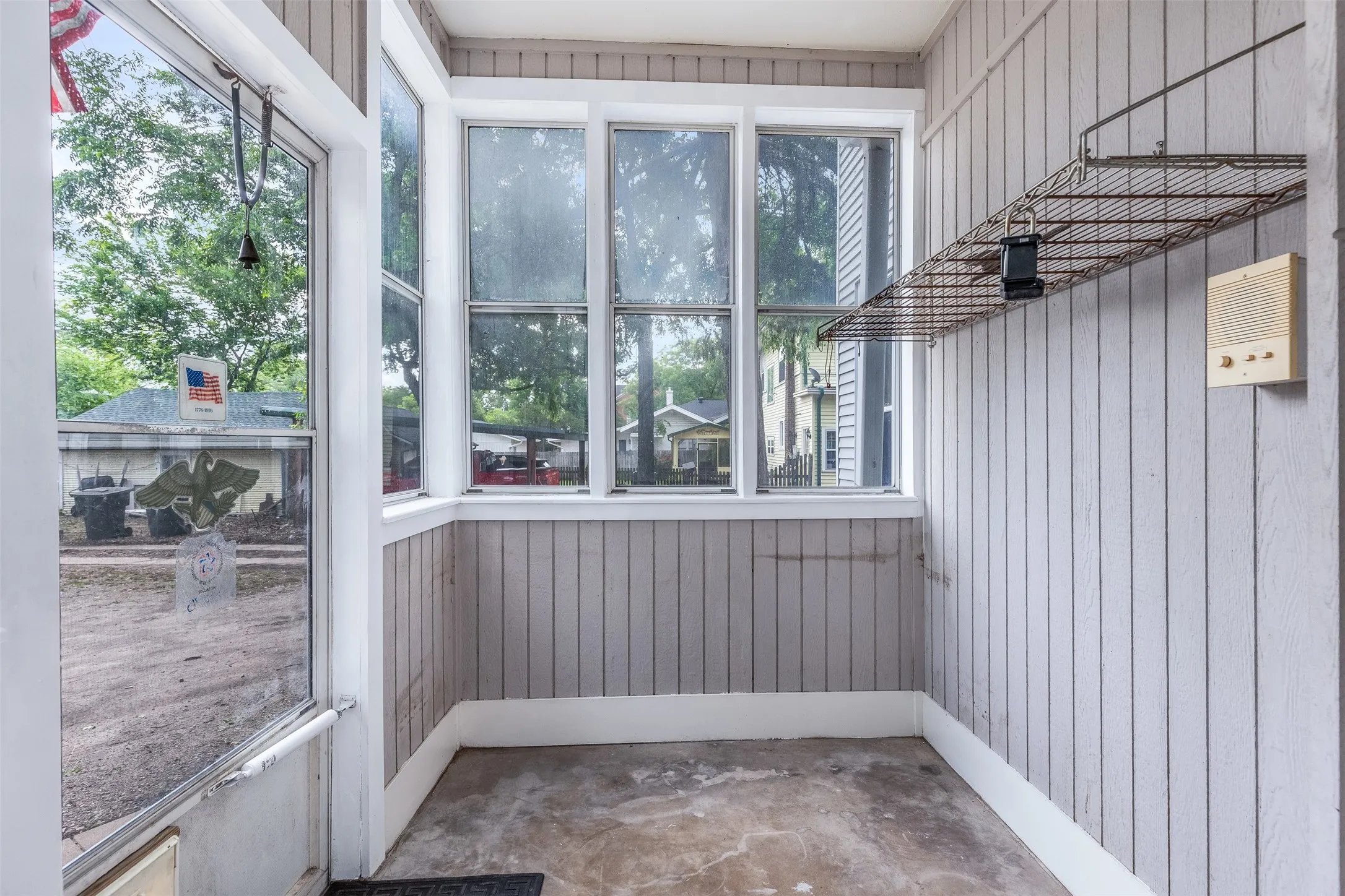 Single Family Residence For Sale in Grayson County , 721 W Washington St., Sherman, Texas 75092, 4 Bedroom, 3 Bathroom, 2 Garage spaces, 3,260 Sqft, built in 1897, mls#21398907, Real Estate Agent in Sherman, Homes For Sale in Grayson county, Homes For Sale in Sherman, Realtor in Sherman Texas, Real Estate Brokerage Independent Realty Texas, Luminita Cordes Realtor