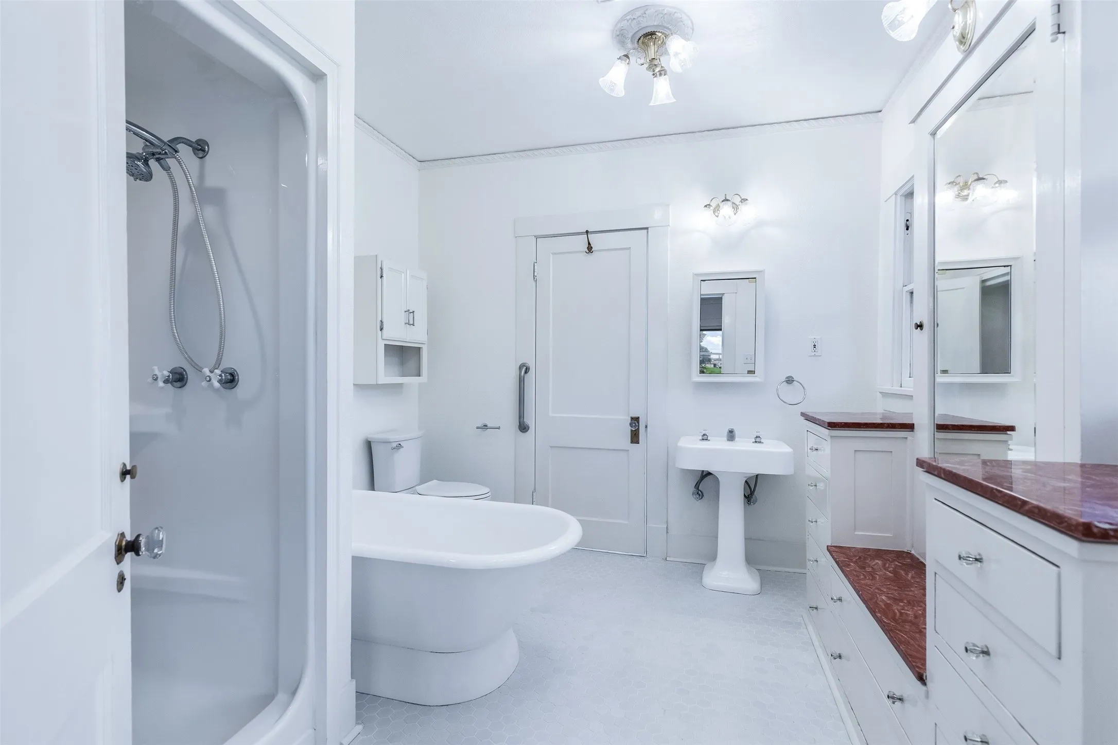 Single Family Residence For Sale in Grayson County , 721 W Washington St., Sherman, Texas 75092, 4 Bedroom, 3 Bathroom, 2 Garage spaces, 3,260 Sqft, built in 1897, mls#21398907, Real Estate Agent in Sherman, Homes For Sale in Grayson county, Homes For Sale in Sherman, Realtor in Sherman Texas, Real Estate Brokerage Independent Realty Texas, Luminita Cordes Realtor