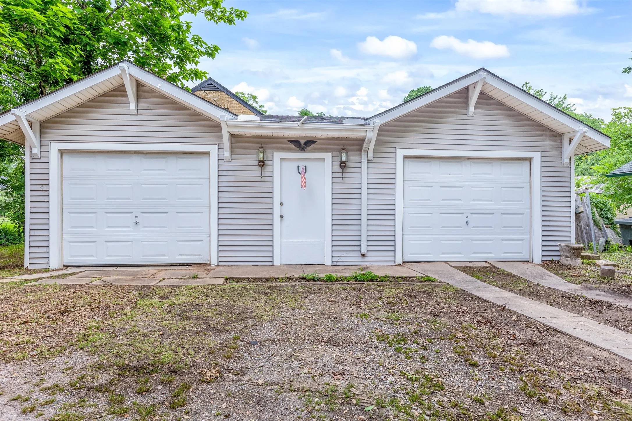 Single Family Residence For Sale in Grayson County , 721 W Washington St., Sherman, Texas 75092, 4 Bedroom, 3 Bathroom, 2 Garage spaces, 3,260 Sqft, built in 1897, mls#21398907, Real Estate Agent in Sherman, Homes For Sale in Grayson county, Homes For Sale in Sherman, Realtor in Sherman Texas, Real Estate Brokerage Independent Realty Texas, Luminita Cordes Realtor