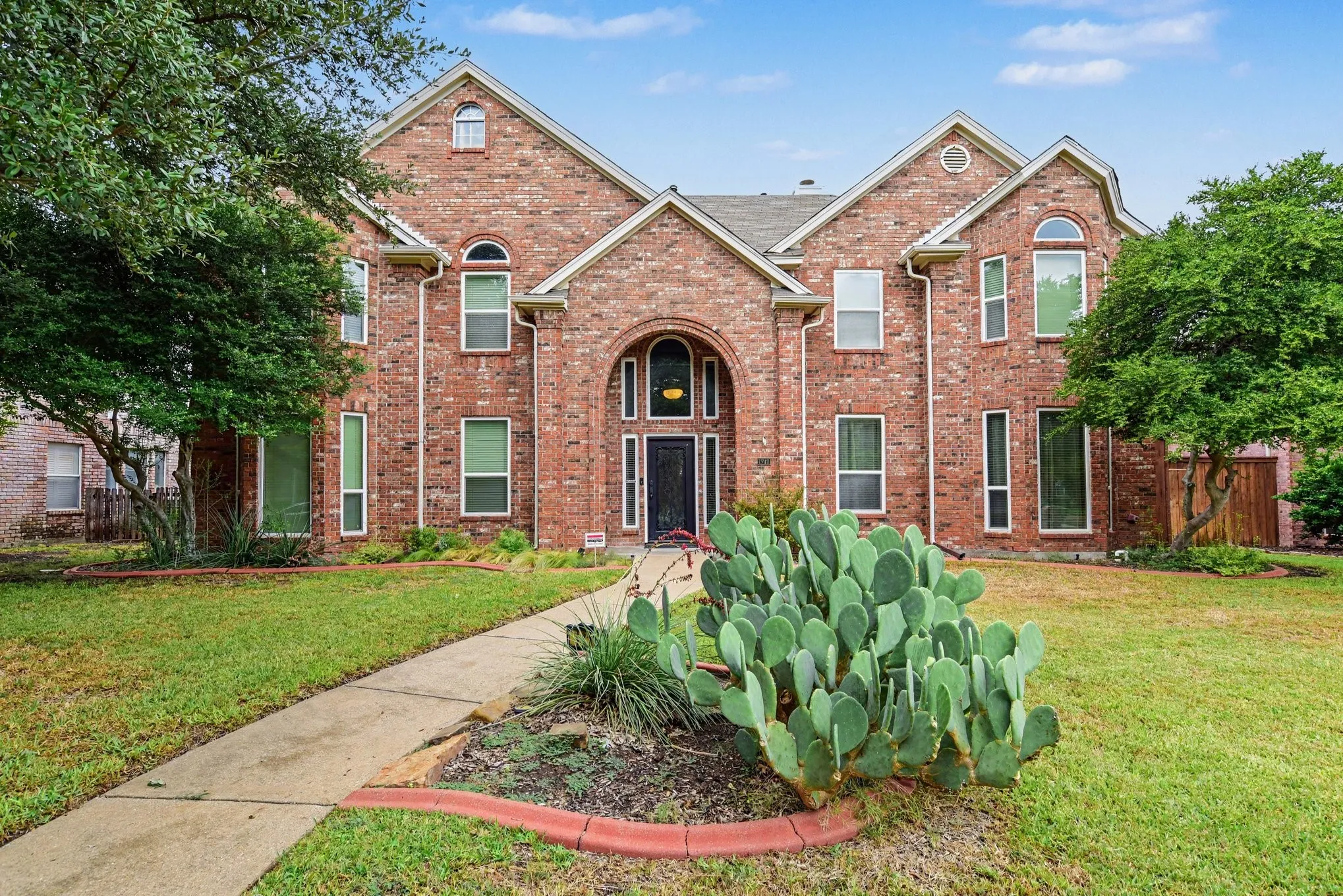 Single Family Residence For Sale in Collin County , 1713 Endicott Drive, Plano, Texas 75025, 5 Bedroom, 4 Bathroom, 2 Garage spaces, 3,370 Sqft, built in 1990, mls#21403505, Real Estate Agent in Plano, Homes For Sale in Collin county, Homes For Sale in Plano, Realtor in Plano Texas, Real Estate Brokerage Independent Realty Texas, Luminita Cordes Realtor