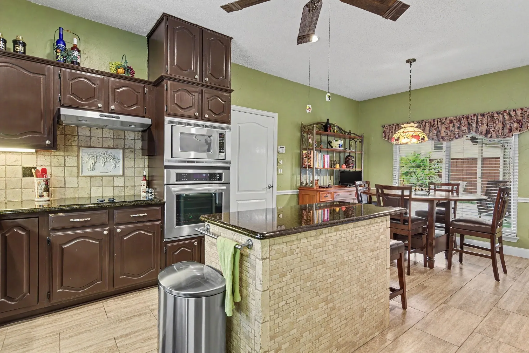 Single Family Residence For Sale in Collin County , 1713 Endicott Drive, Plano, Texas 75025, 5 Bedroom, 4 Bathroom, 2 Garage spaces, 3,370 Sqft, built in 1990, mls#21403505, Real Estate Agent in Plano, Homes For Sale in Collin county, Homes For Sale in Plano, Realtor in Plano Texas, Real Estate Brokerage Independent Realty Texas, Luminita Cordes Realtor