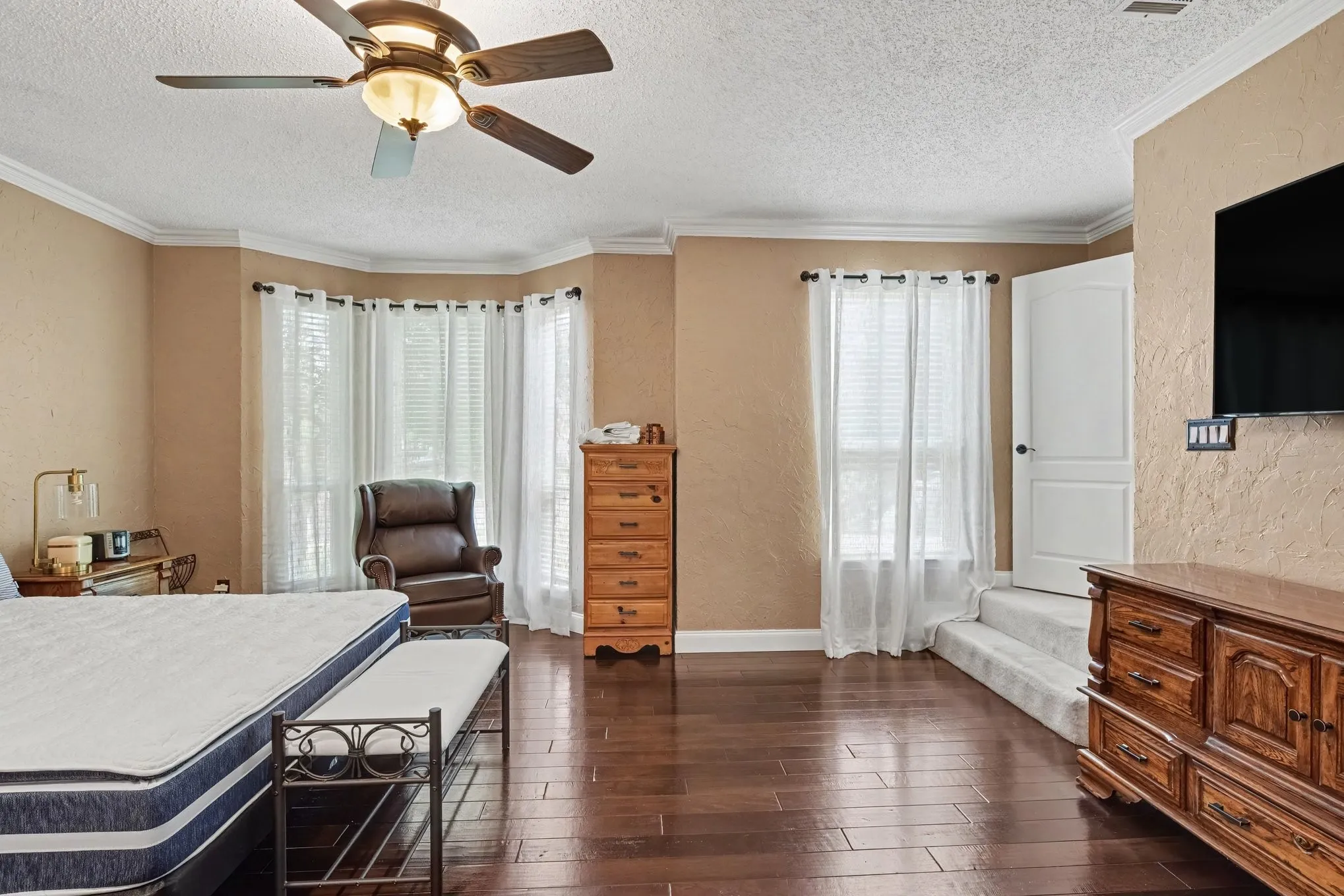 Single Family Residence For Sale in Collin County , 1713 Endicott Drive, Plano, Texas 75025, 5 Bedroom, 4 Bathroom, 2 Garage spaces, 3,370 Sqft, built in 1990, mls#21403505, Real Estate Agent in Plano, Homes For Sale in Collin county, Homes For Sale in Plano, Realtor in Plano Texas, Real Estate Brokerage Independent Realty Texas, Luminita Cordes Realtor