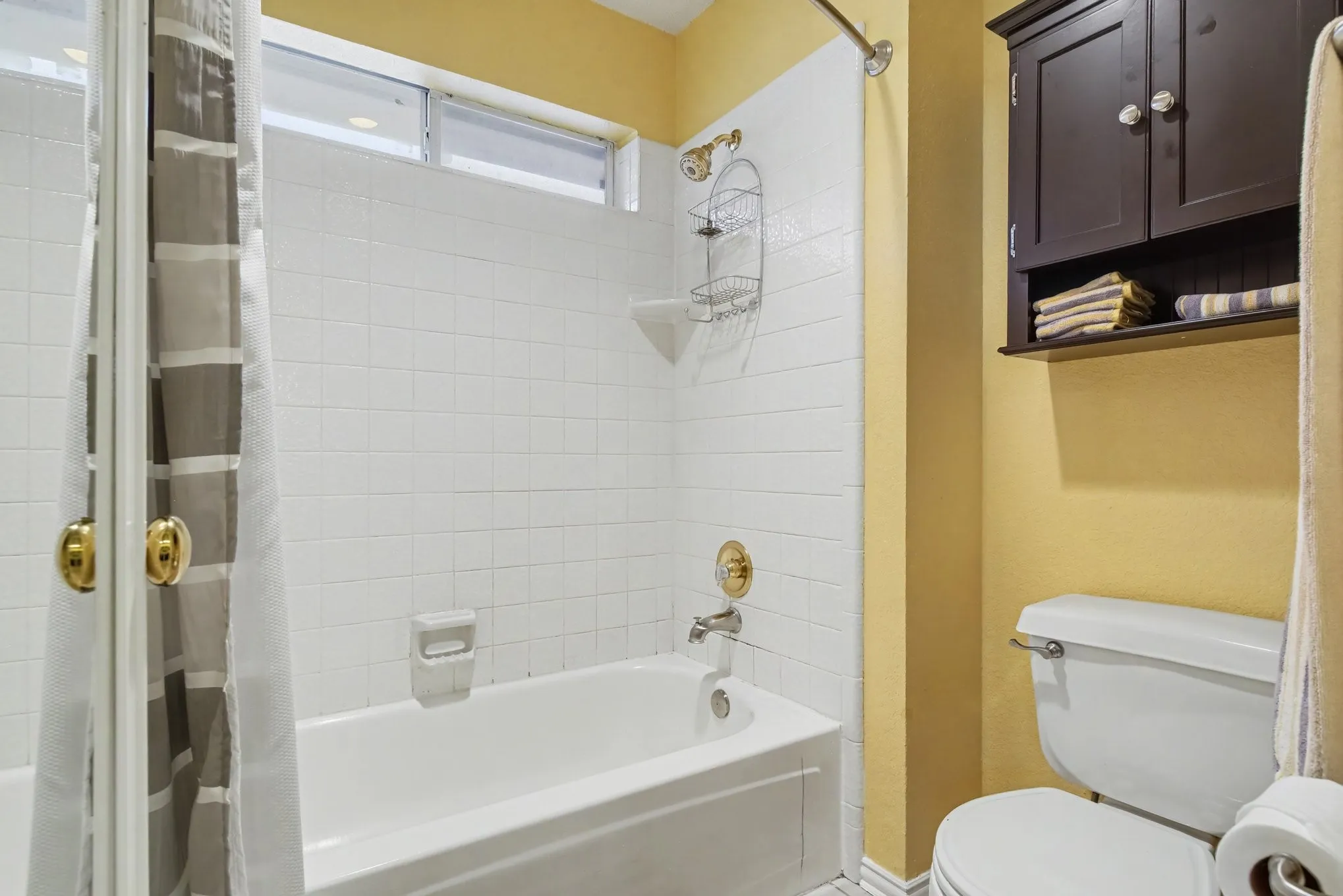 Single Family Residence For Sale in Collin County , 1713 Endicott Drive, Plano, Texas 75025, 5 Bedroom, 4 Bathroom, 2 Garage spaces, 3,370 Sqft, built in 1990, mls#21403505, Real Estate Agent in Plano, Homes For Sale in Collin county, Homes For Sale in Plano, Realtor in Plano Texas, Real Estate Brokerage Independent Realty Texas, Luminita Cordes Realtor