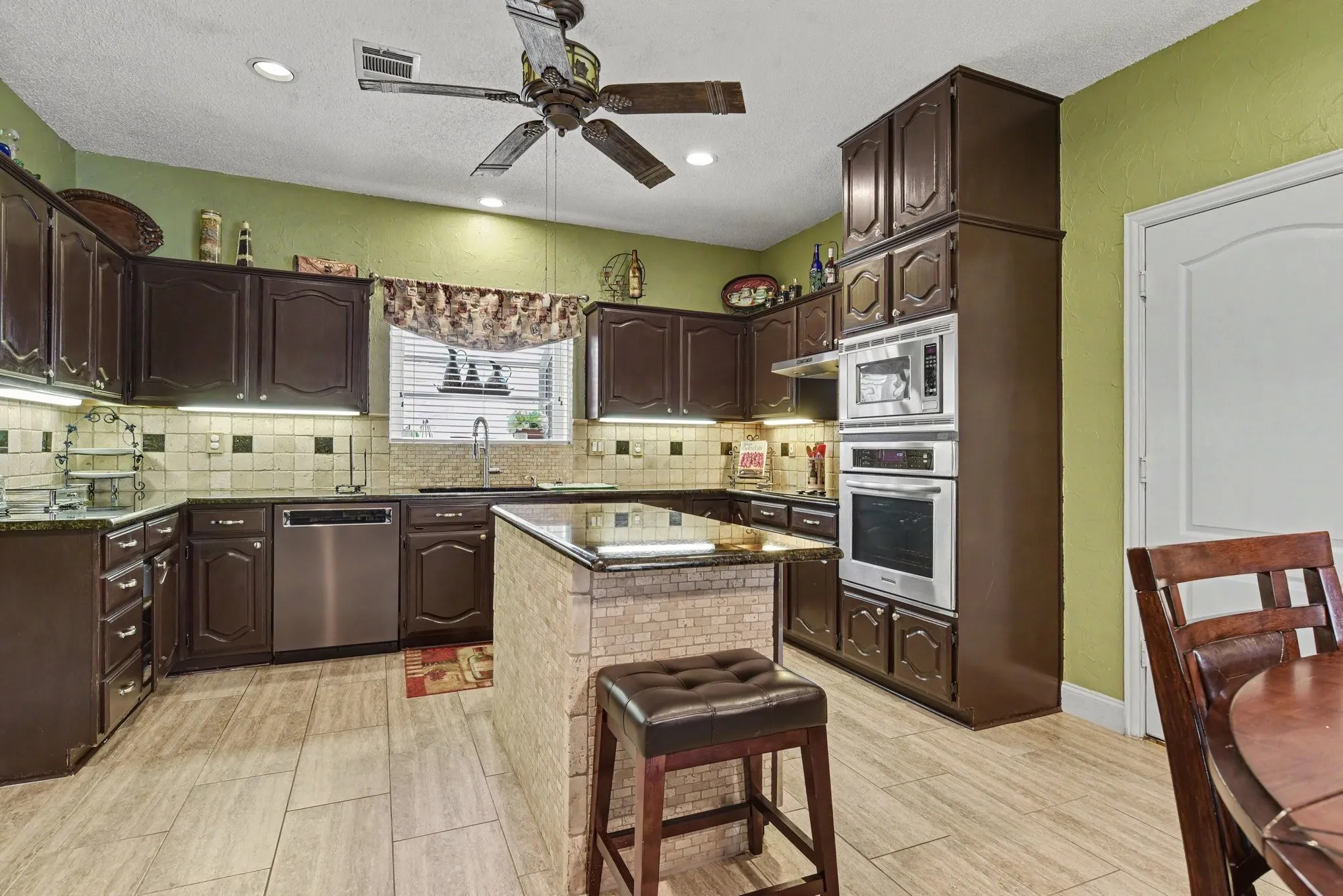 Single Family Residence For Sale in Collin County , 1713 Endicott Drive, Plano, Texas 75025, 5 Bedroom, 4 Bathroom, 2 Garage spaces, 3,370 Sqft, built in 1990, mls#21403505, Real Estate Agent in Plano, Homes For Sale in Collin county, Homes For Sale in Plano, Realtor in Plano Texas, Real Estate Brokerage Independent Realty Texas, Luminita Cordes Realtor