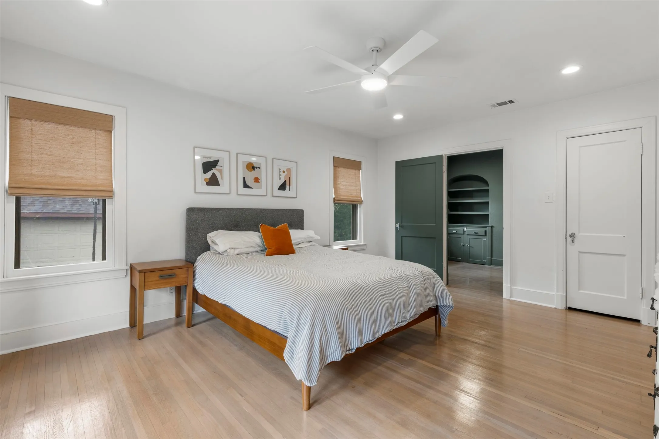 Single Family Residence For Sale in Dallas County , 2803 Cain Boulevard, Dallas, Texas 75211, 2 Bedroom, 1 Bathroom, 1 Garage spaces, 1,286 Sqft, built in 1931, mls#21402518, Real Estate Agent in Dallas, Homes For Sale in Dallas county, Homes For Sale in Dallas, Realtor in Dallas Texas, Real Estate Brokerage Independent Realty Texas, Luminita Cordes Realtor
